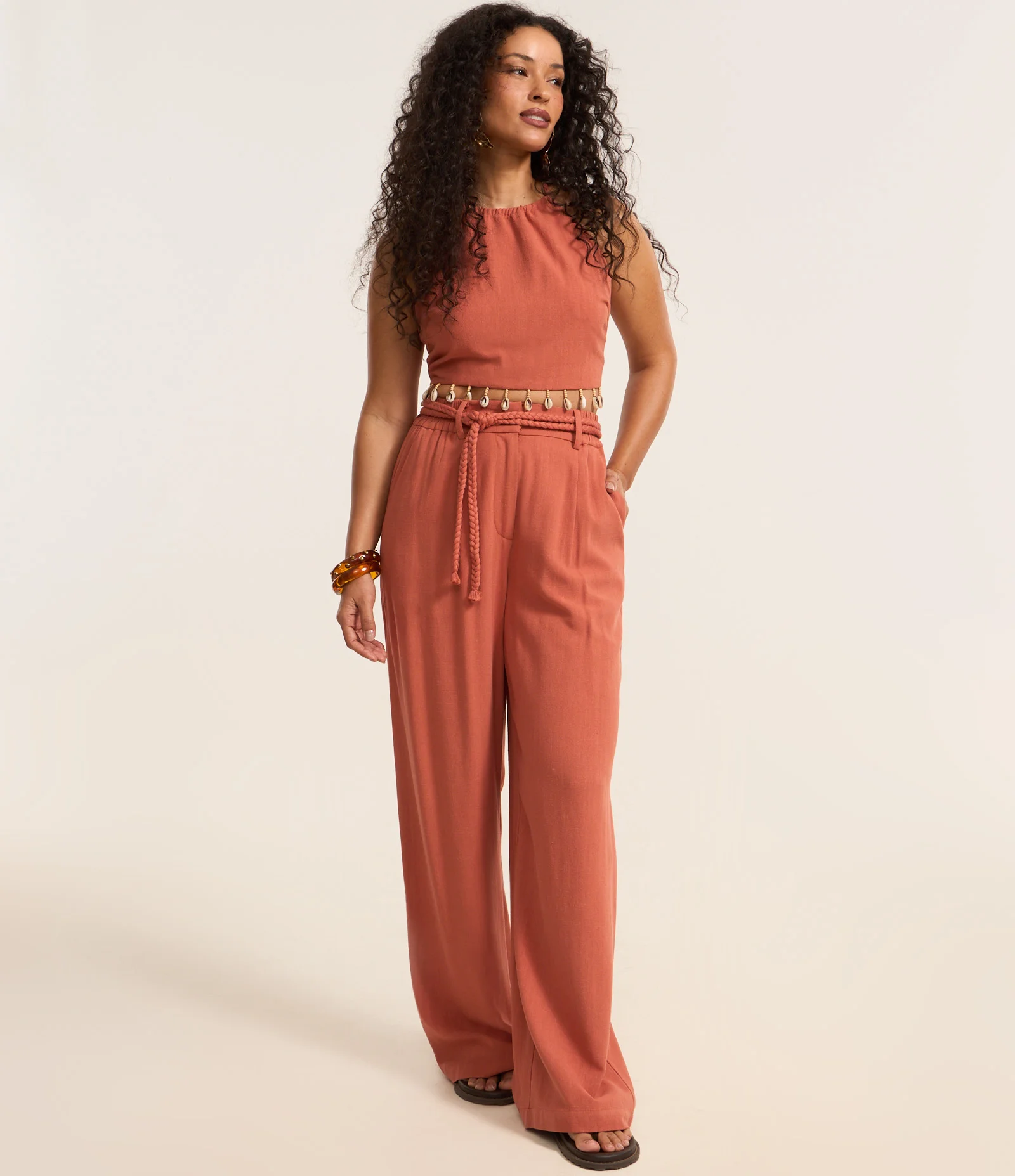 Blusa em Viscolinho com Decote Halter e Conchas Laranja 2