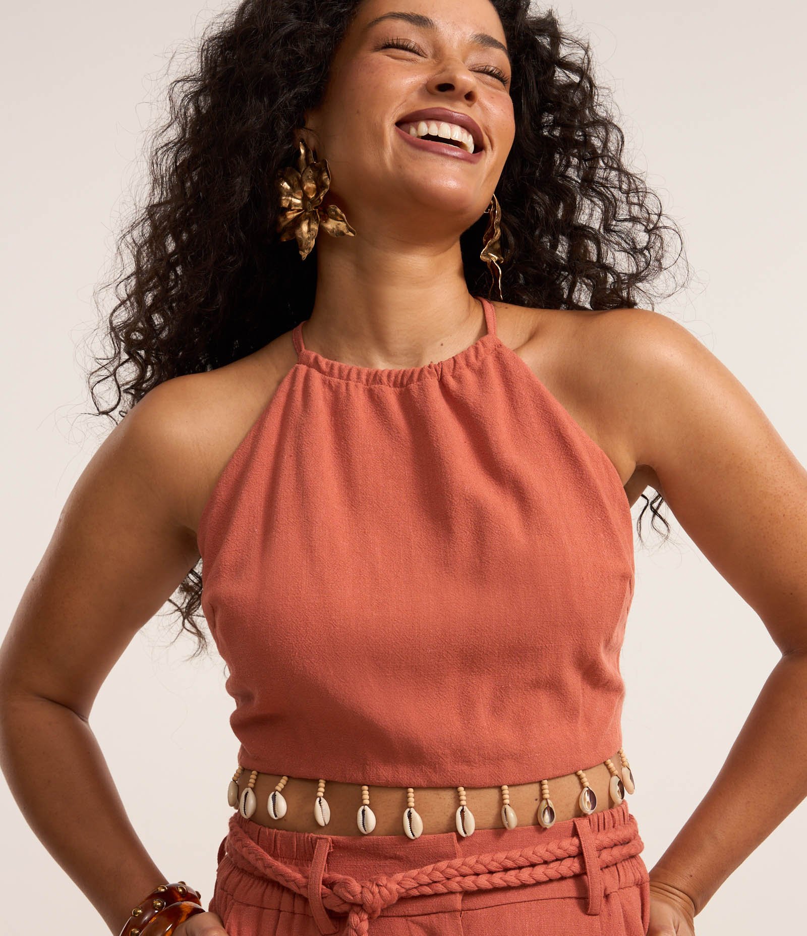 Blusa em Viscolinho com Decote Halter e Conchas Laranja 3