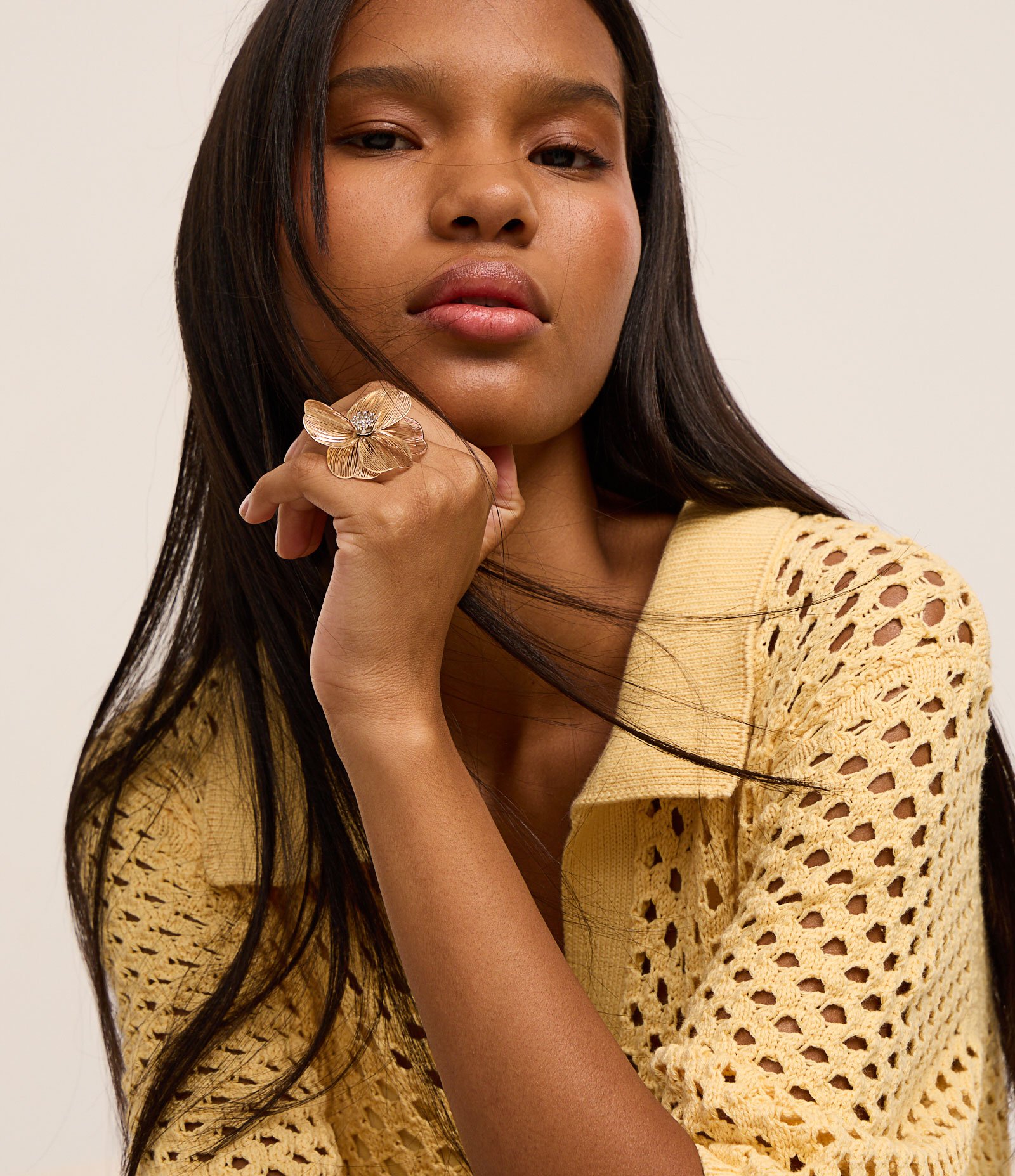 Maxi Anel em Metal com Formato de Flor Aramada Dourado 1