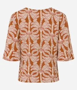 Blusa em Viscose com Miçanga no Decote e Estampa Folhagem