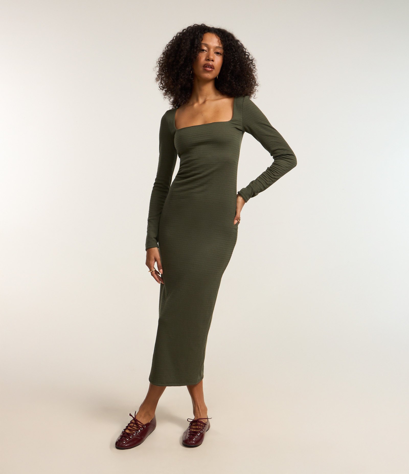Vestido New Midi em Ribana Canelada com Fenda Verde 1