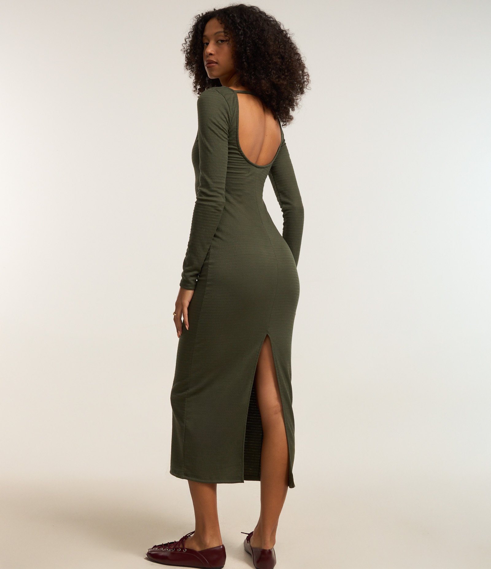 Vestido New Midi em Ribana Canelada com Fenda Verde 3