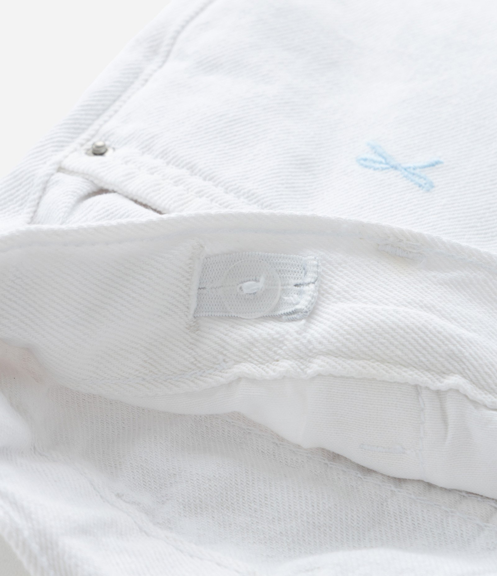 Short Infantil em Jeans com Bordado de Laços - Tam 5 a14 Anos Branco 4