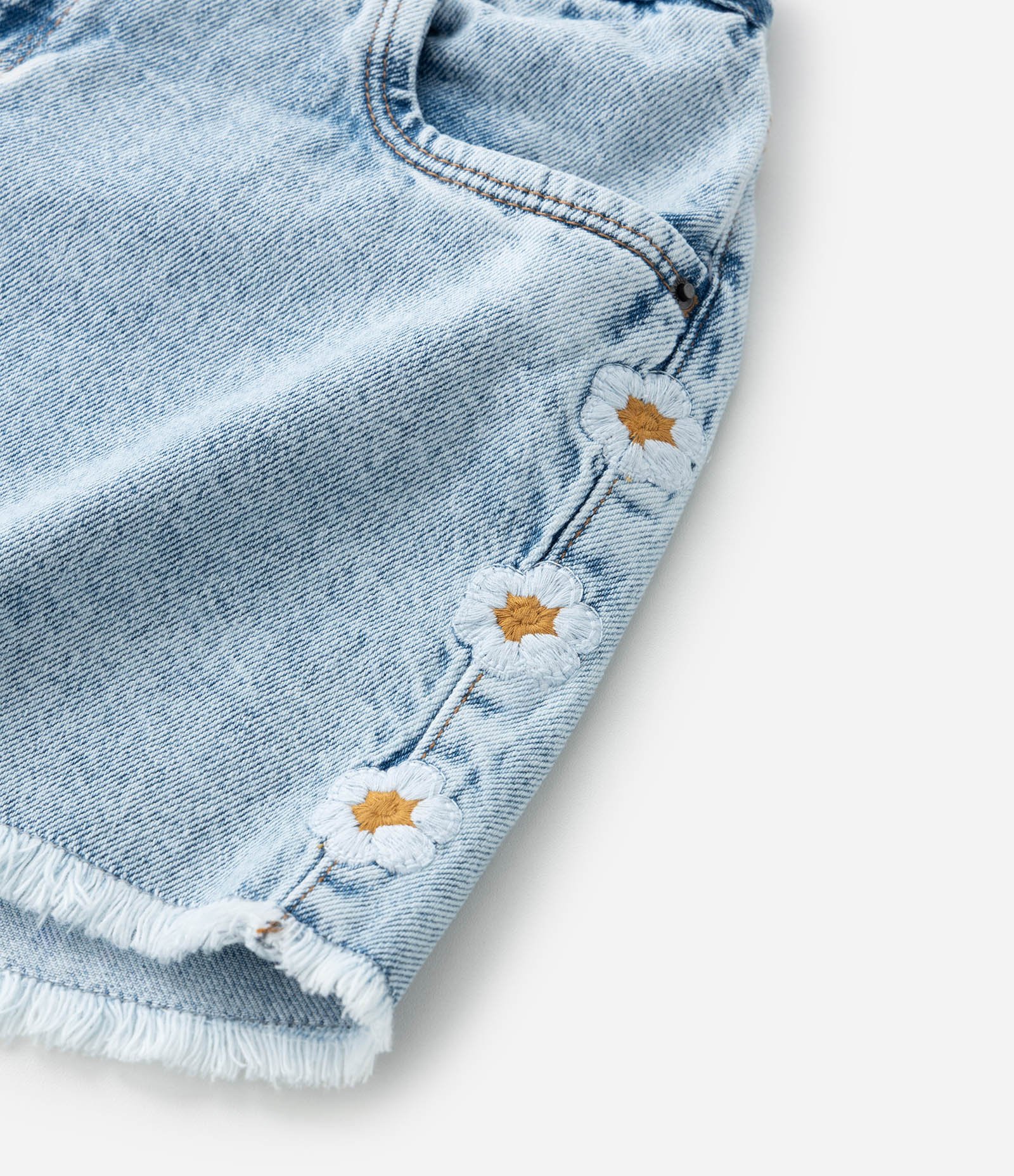 Short Infantil Jeans com Bordado Floral -  Tam 5 a 14 Anos Azul 8
