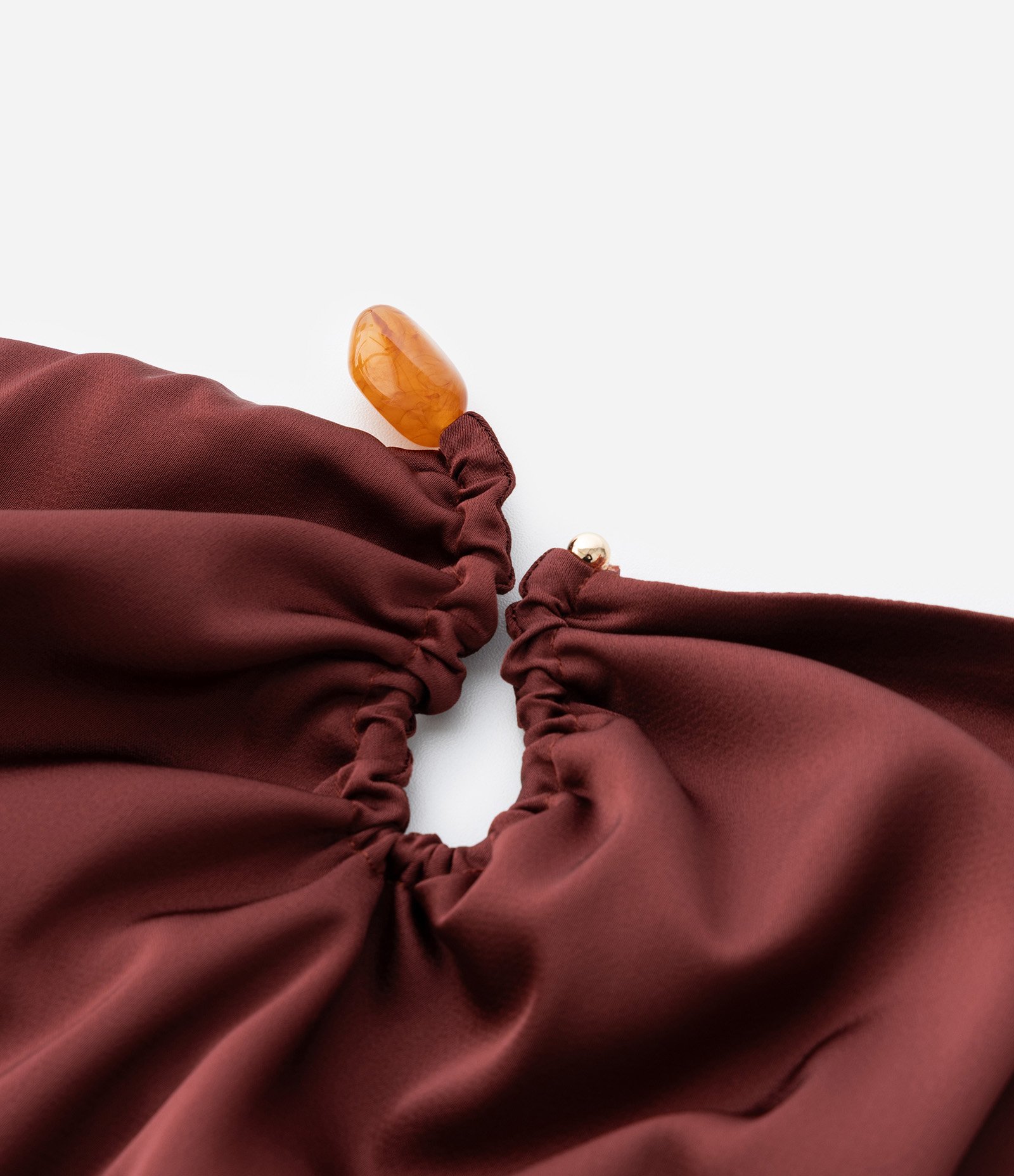 Vestido Longo em Cetim com Aviamento no Decote Curve & Plus Size Bordô 11