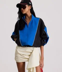 Jaqueta Corta Vento em Cupro com Recortes Contrastantes