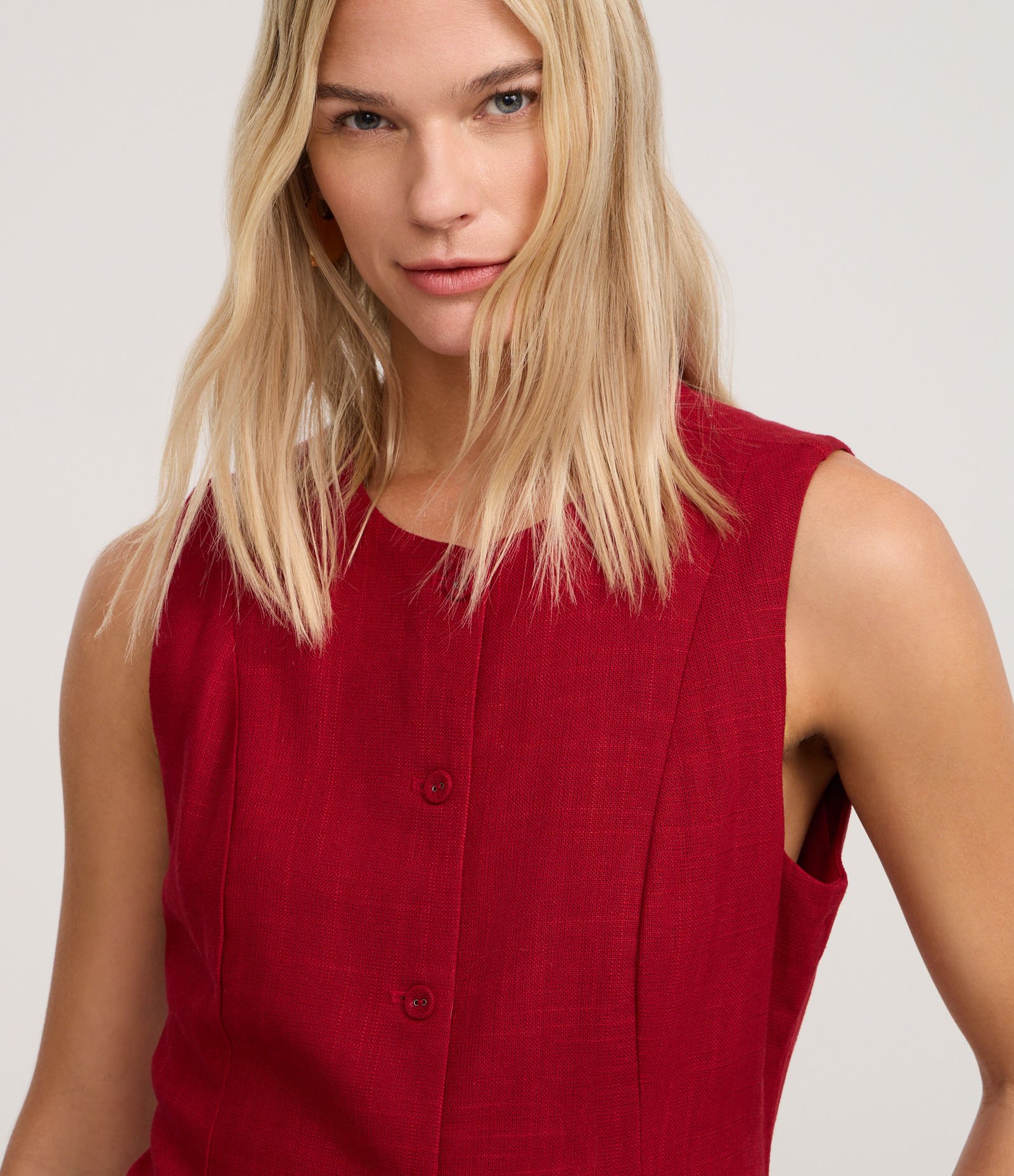 Colete com Botões Forrados e Detalhe em V na Barra Vermelho 3