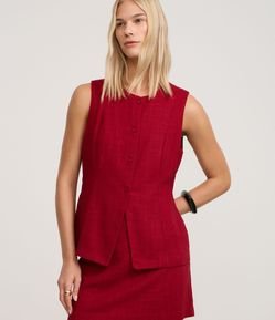 Colete com Botões Forrados e Detalhe em V na Barra