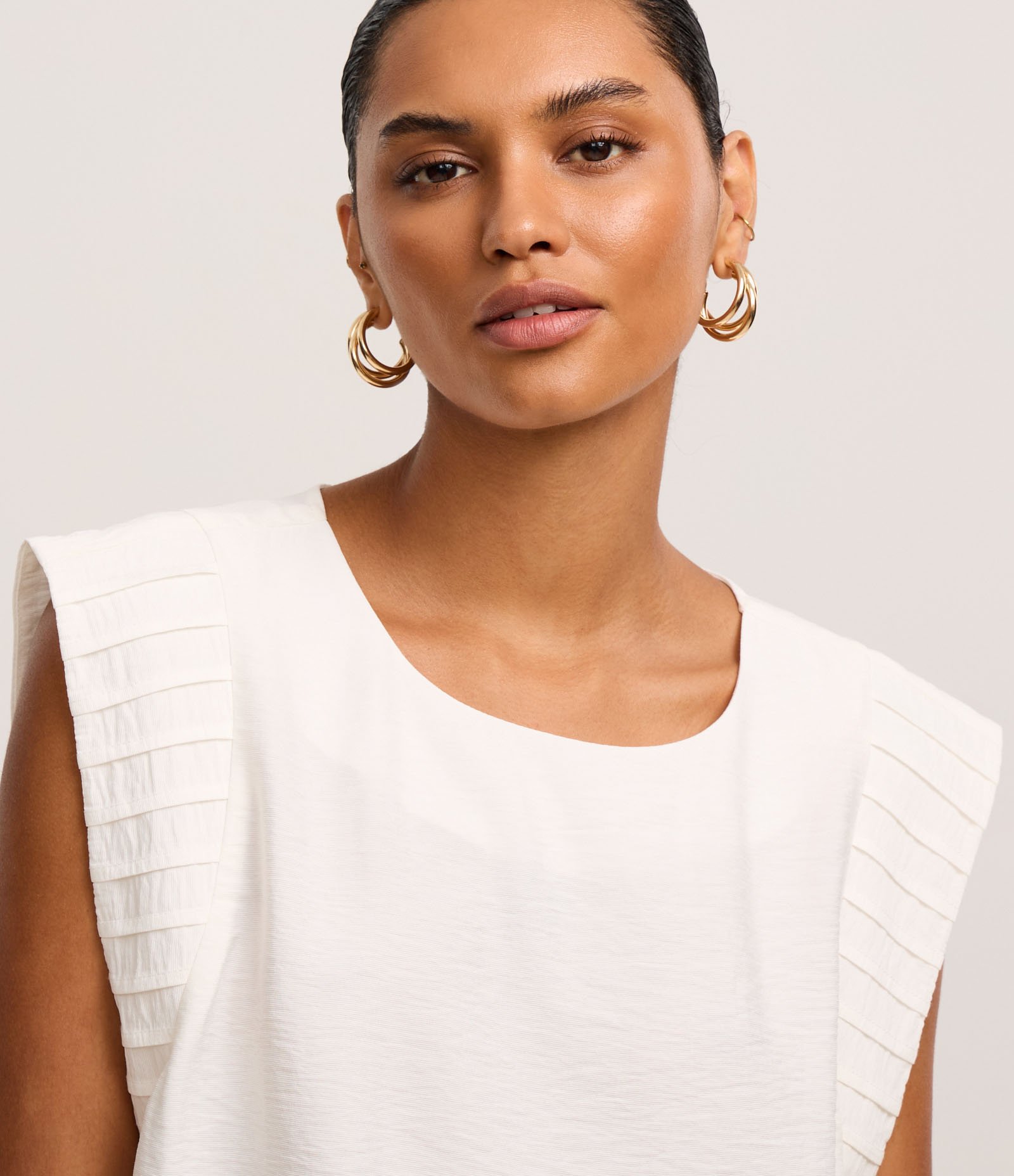 Blusa em Airflow com Recortes no Ombro Off White 1