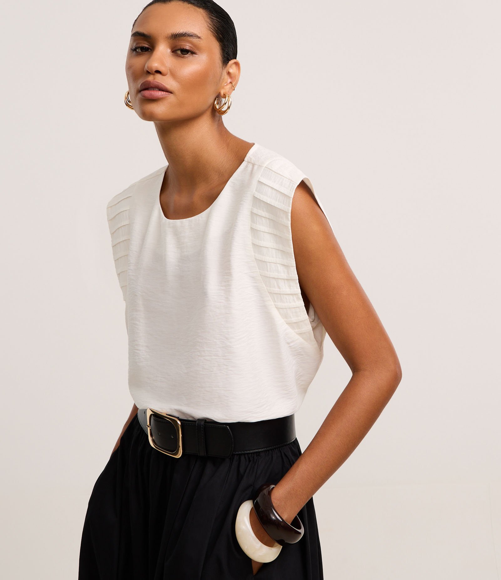 Blusa em Airflow com Recortes no Ombro Off White 2