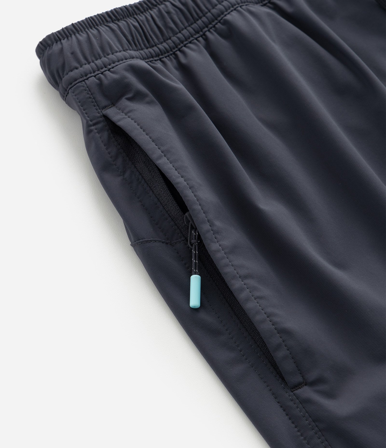 Bermuda Lisa em Microfibra com Zíper nos Bolsos Preto 8