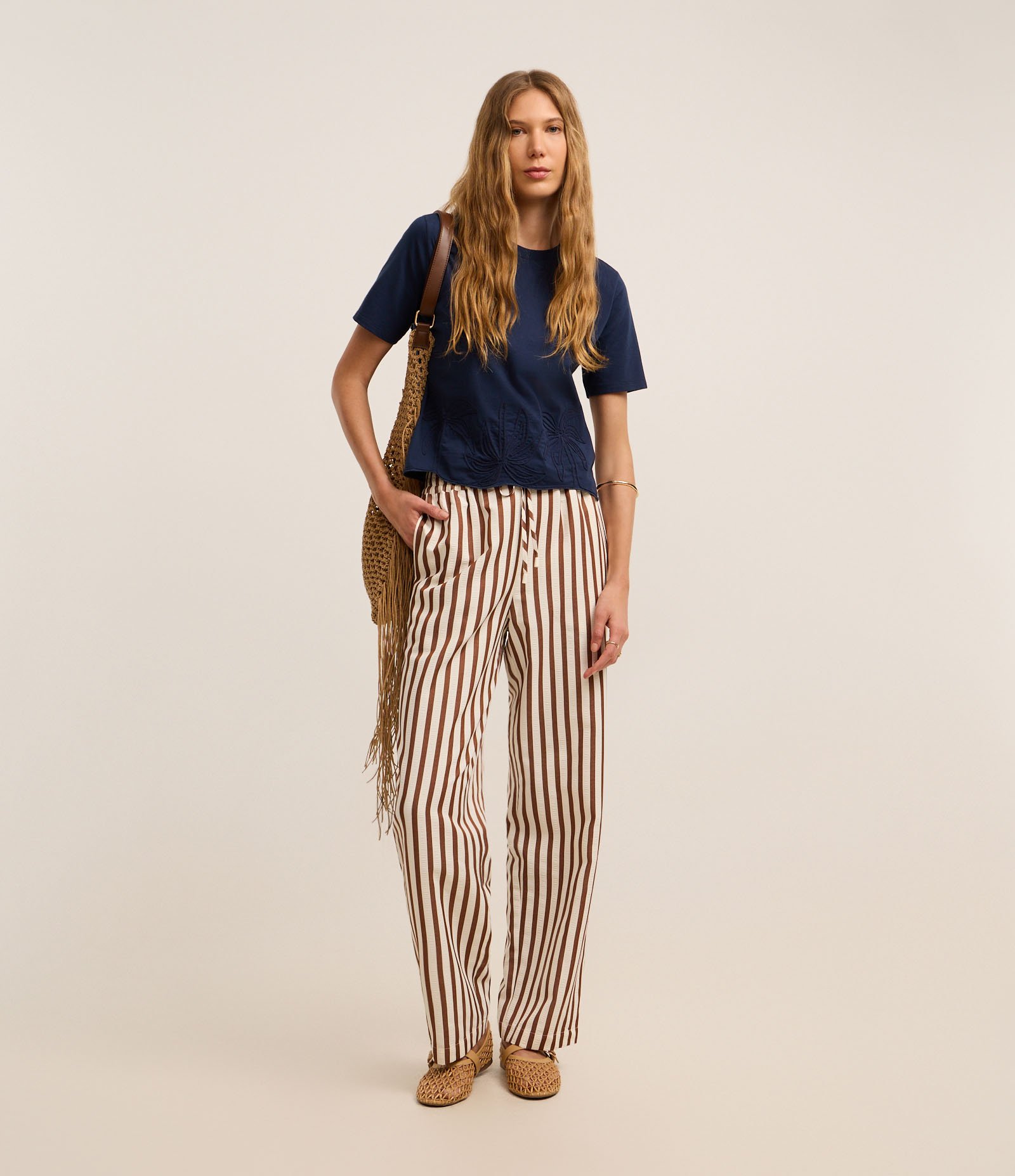 Camiseta Slim em Algodão com Barra Bordada de Coqueiros Azul 2