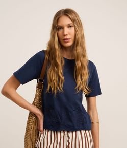 Camiseta Slim em Algodão com Barra Bordada de Coqueiros