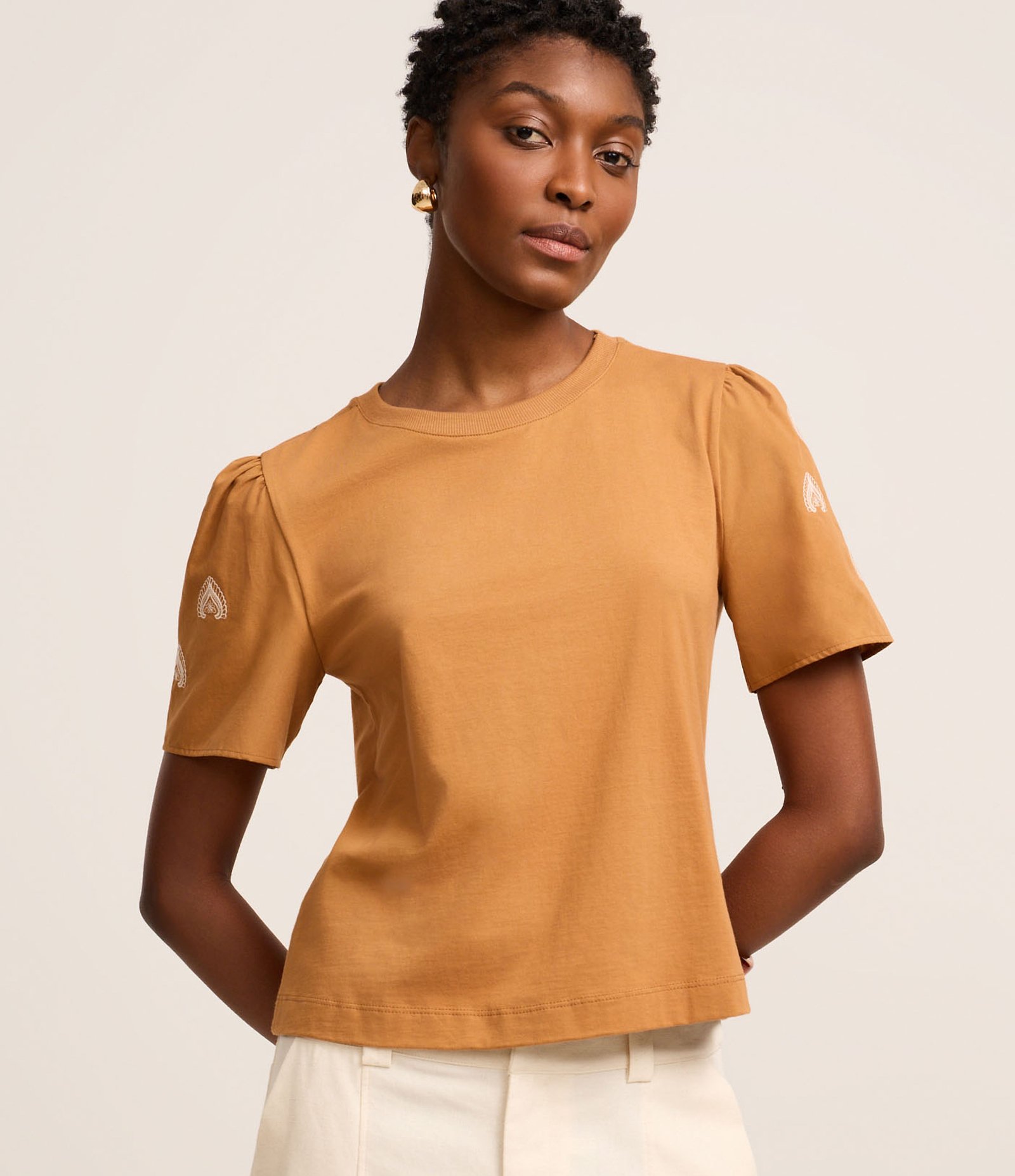 Blusa em Algodão com Bordado Decorativo na Manga Bufante Laranja 1