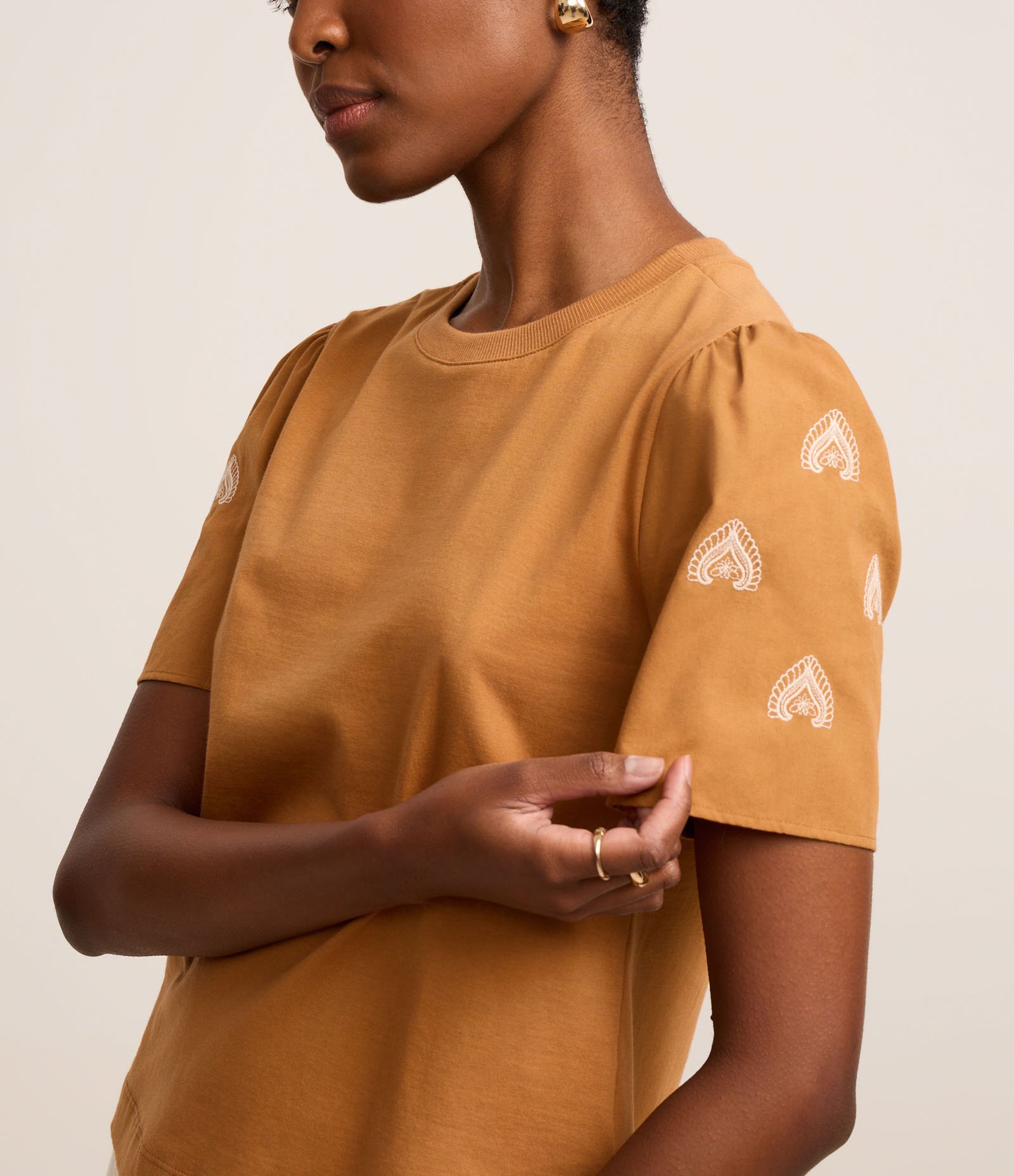 Blusa em Algodão com Bordado Decorativo na Manga Bufante Laranja 3