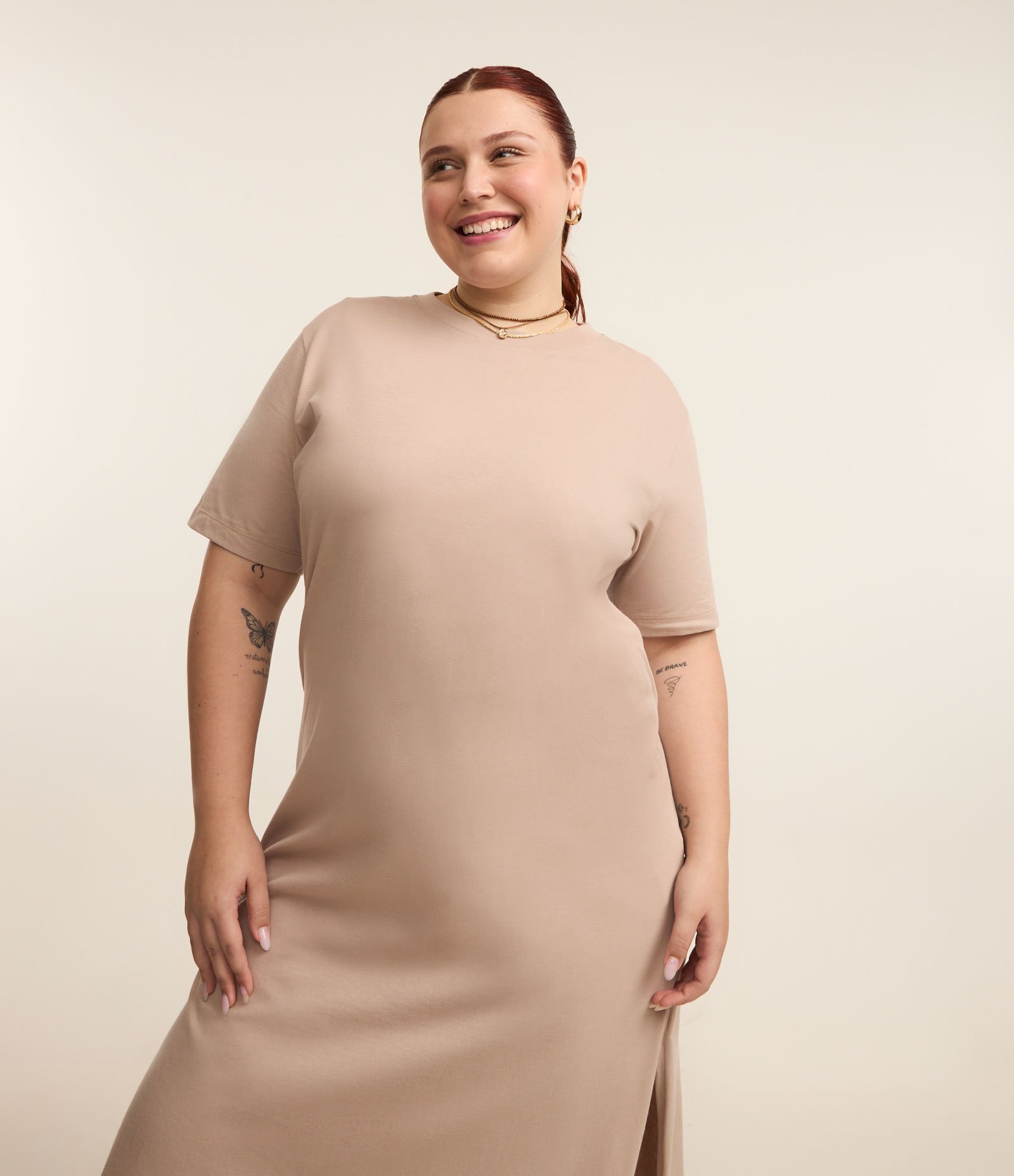 Vestido T-Shirt Midi em Malha Estonada Curve & Plus Size Bege 2