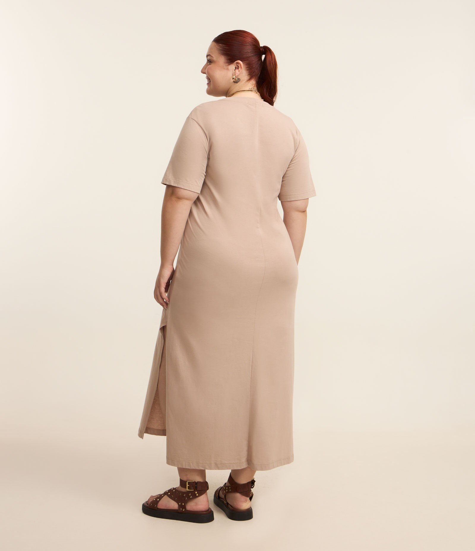 Vestido T-Shirt Midi em Malha Estonada Curve & Plus Size Bege 3