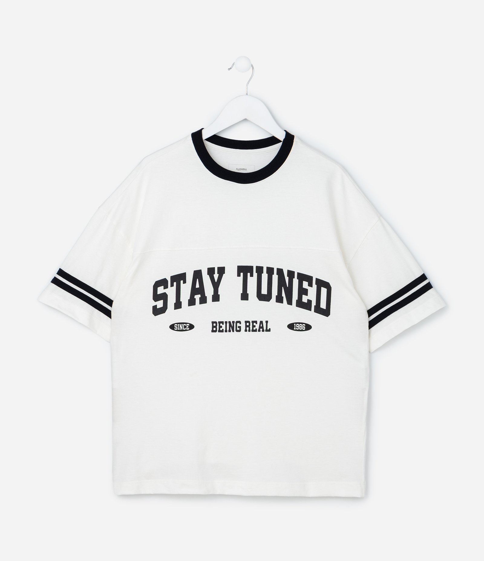 Camiseta Infantil em Malhão com Lettering Stay Tuned - Tam 5 a 14 Anos Branco 1