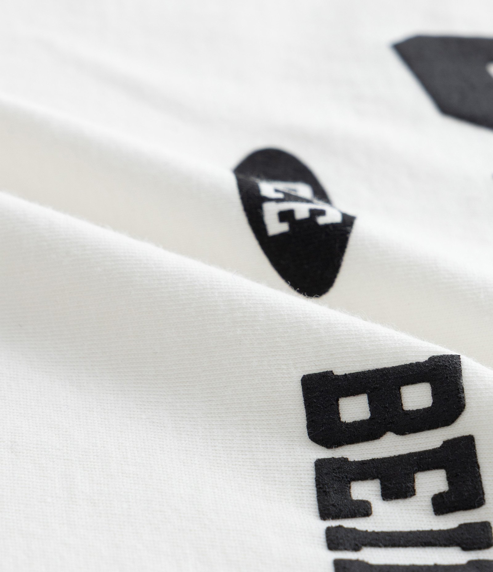 Camiseta Infantil em Malhão com Lettering Stay Tuned - Tam 5 a 14 Anos Branco 4