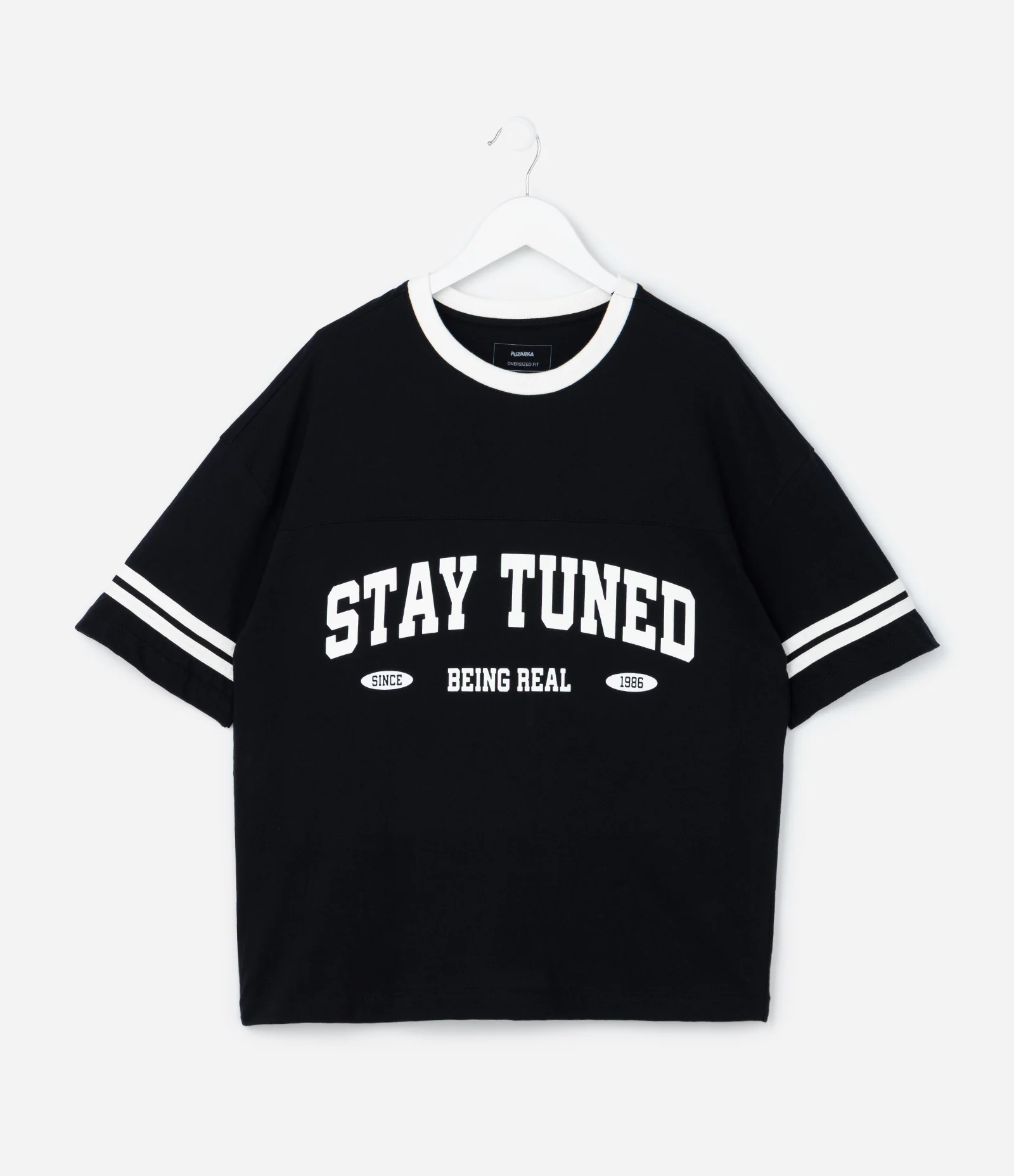 Camiseta Infantil em Malhão com Lettering Stay Tuned - Tam 5 a 14 Anos Preto 1
