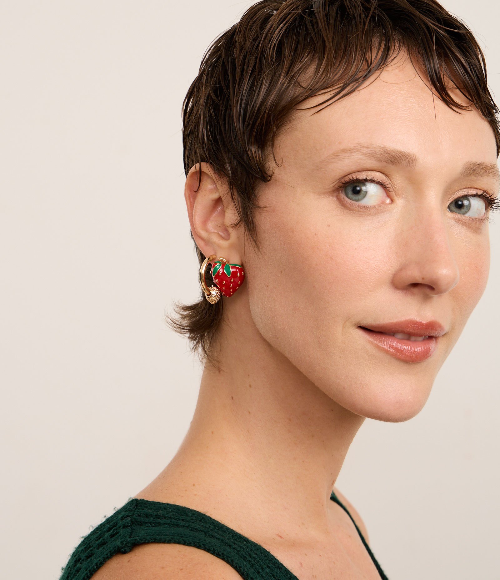 Kit Brincos Argola e Brinco Botão Morango Esmaltado Dourado/Vermelho 1