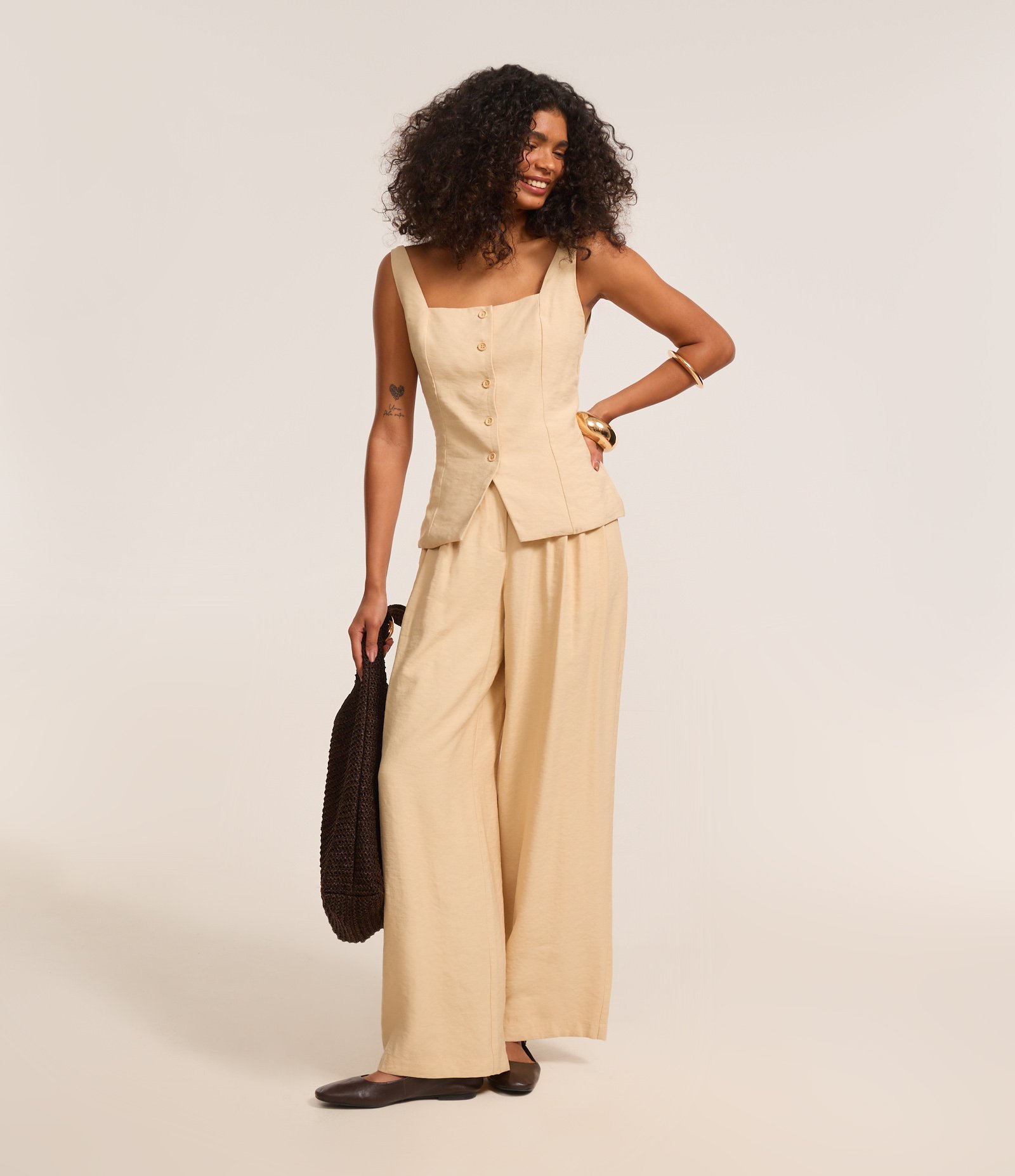 Calça Pantalona em Alfaiataria com Cintura Alta Bege 1