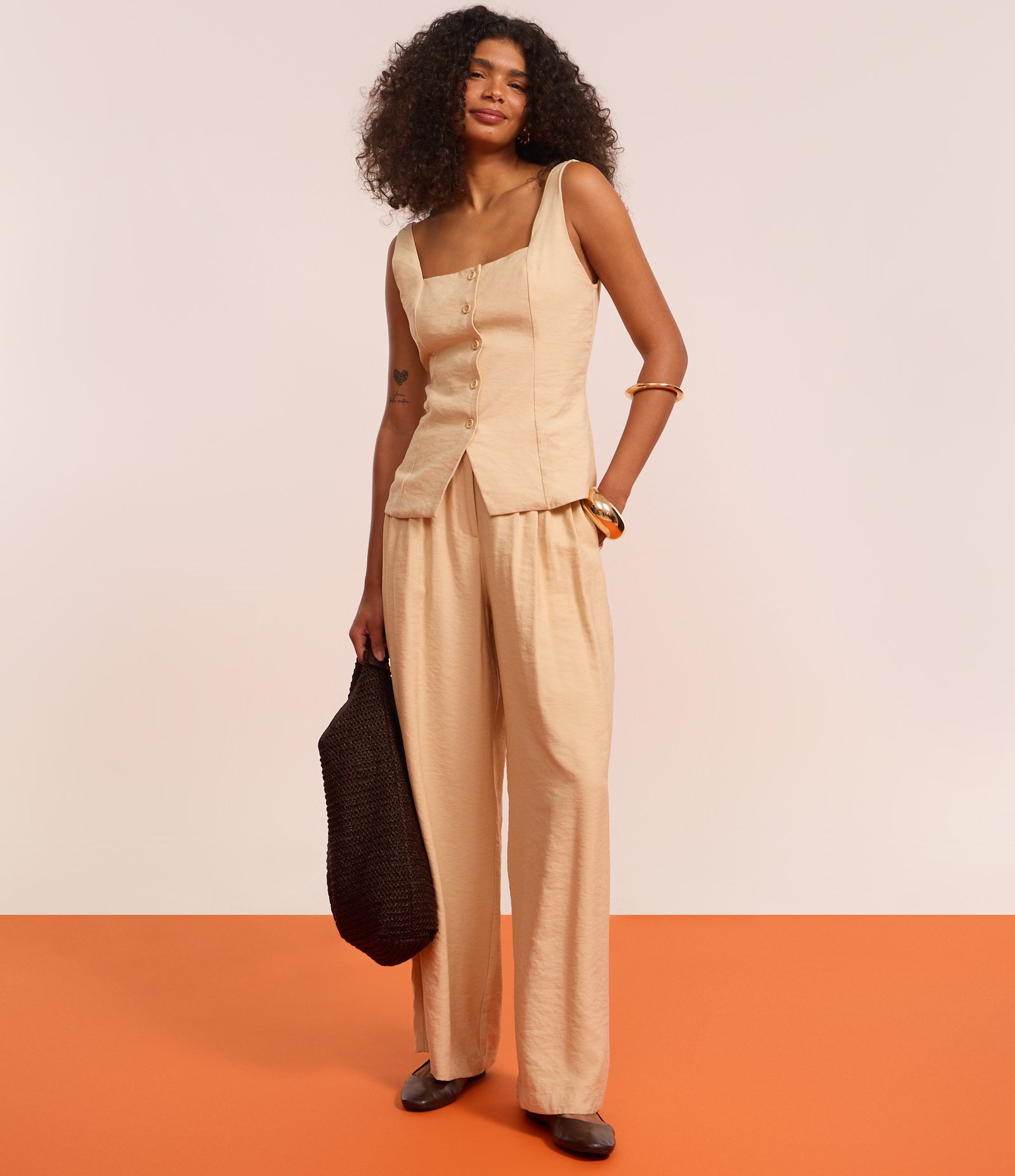 Calça Pantalona em Alfaiataria com Cintura Alta Bege 5