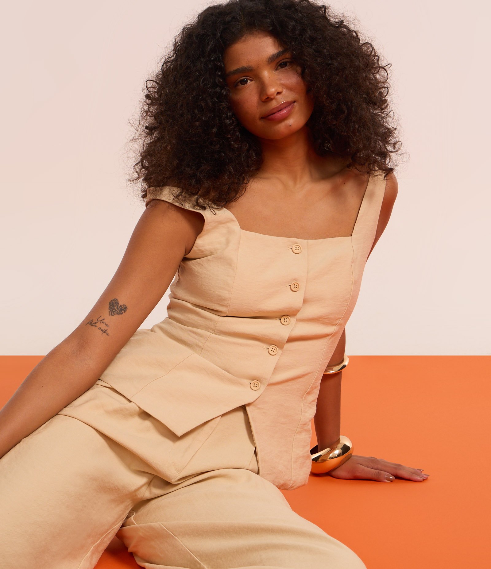 Colete Alfaiataria em Viscose com Decote Quadrado e Amarração nas Costas Bege 6