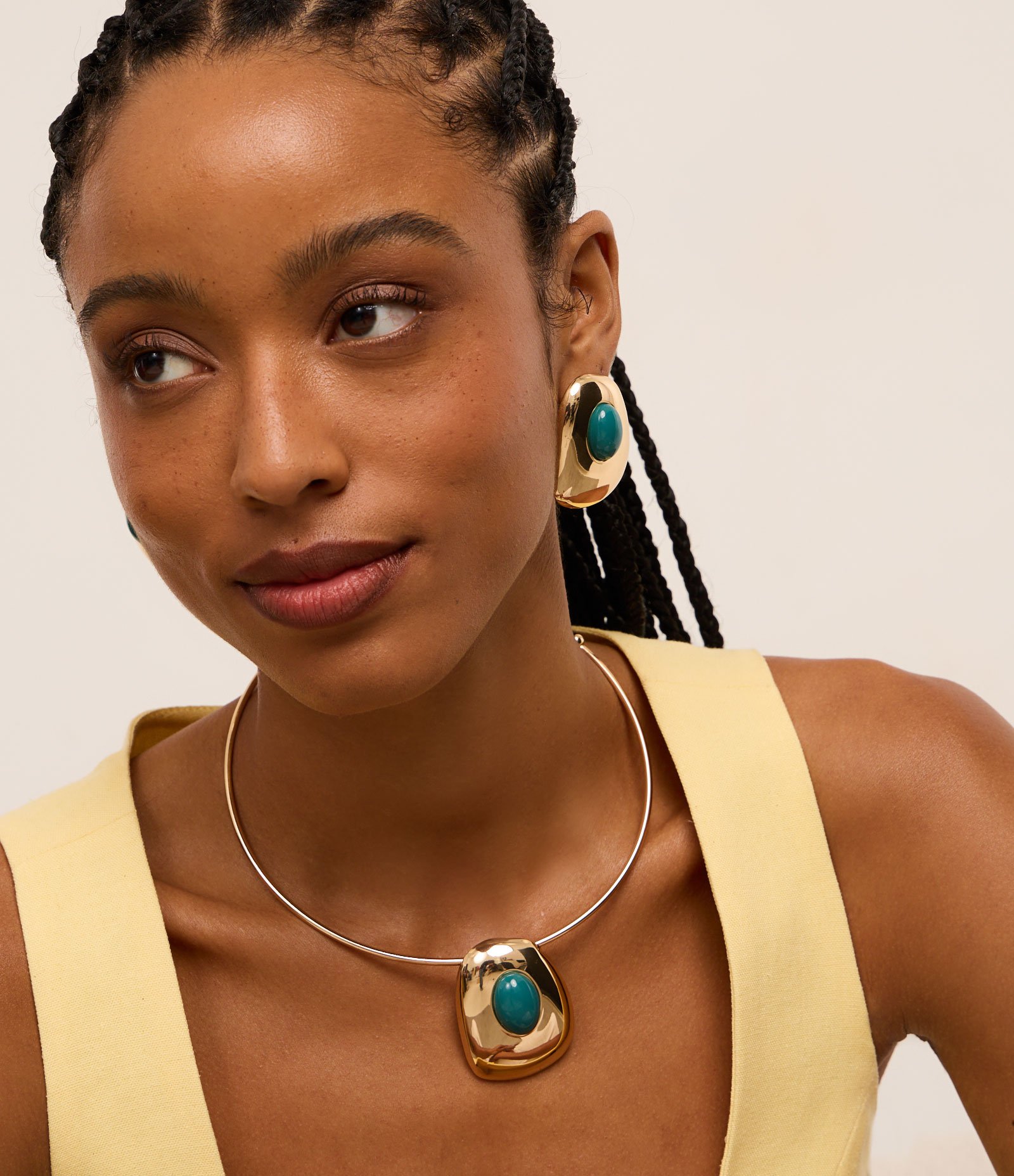 Conjunto de Colar e Brinco com Pedra em Resina Dourado 4