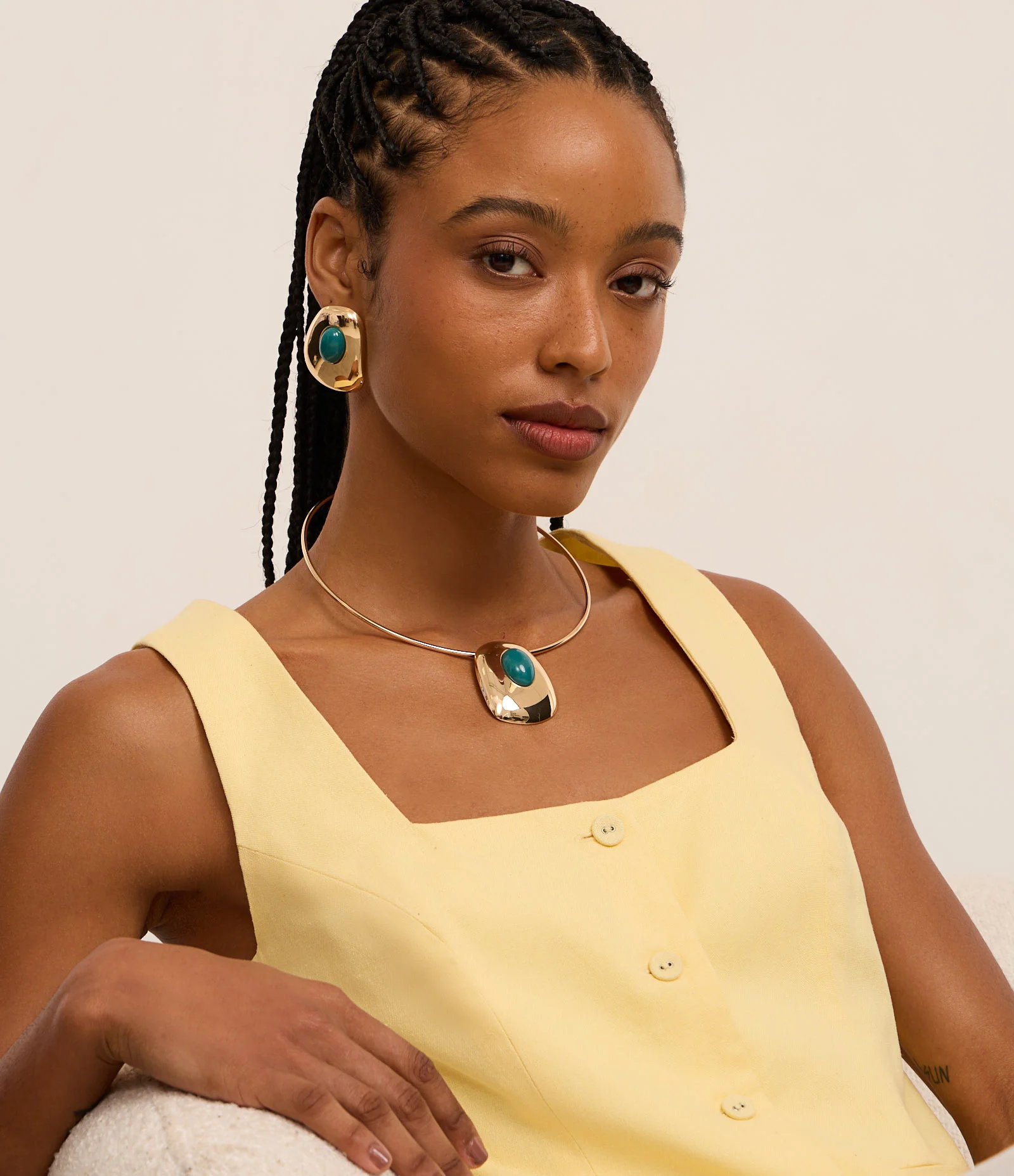 Conjunto de Colar e Brinco com Pedra em Resina Dourado 1