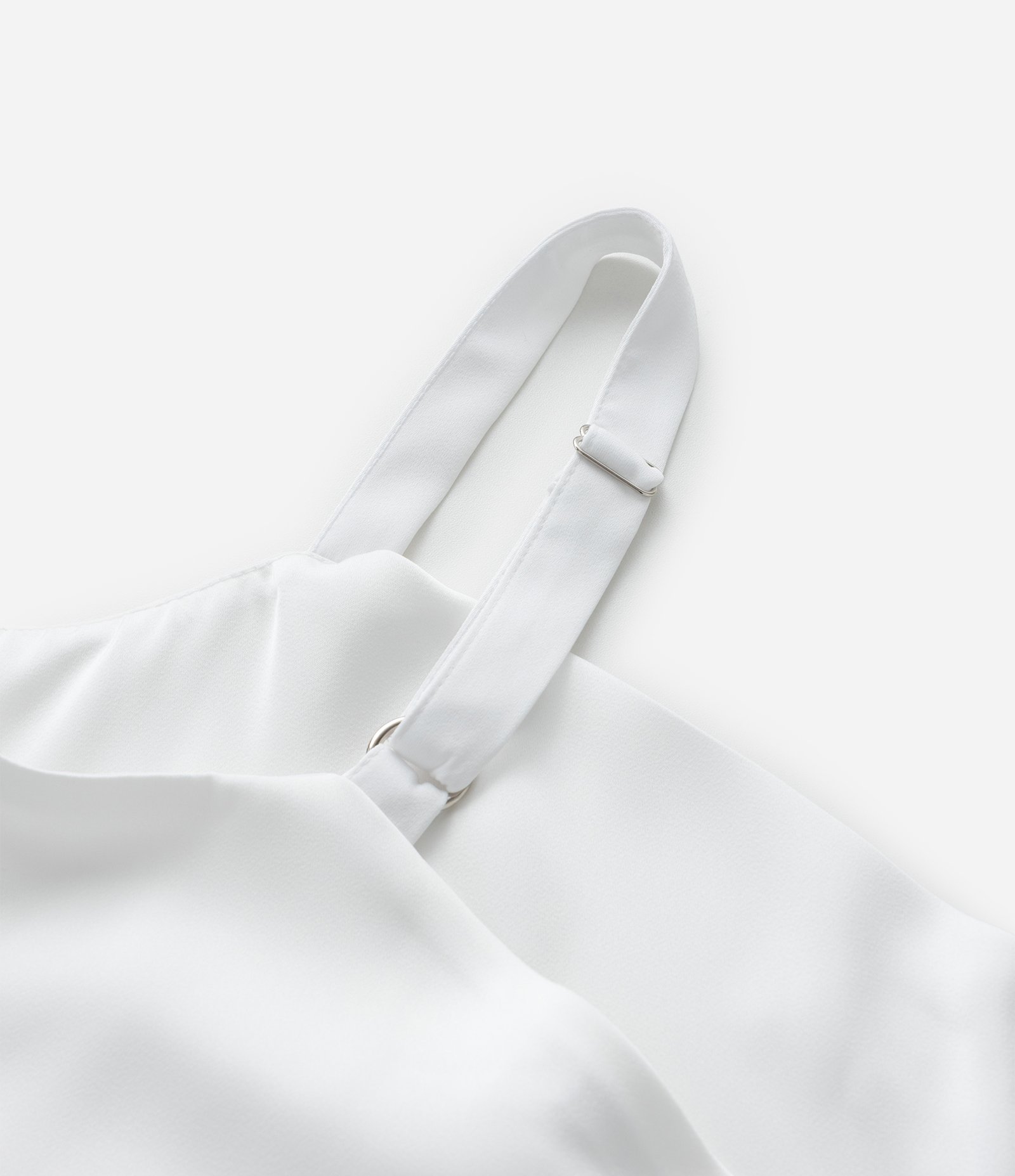 Blusa Acetinada com Decote Degagê e Barra Irregular Curve & Plus Size Branco 7