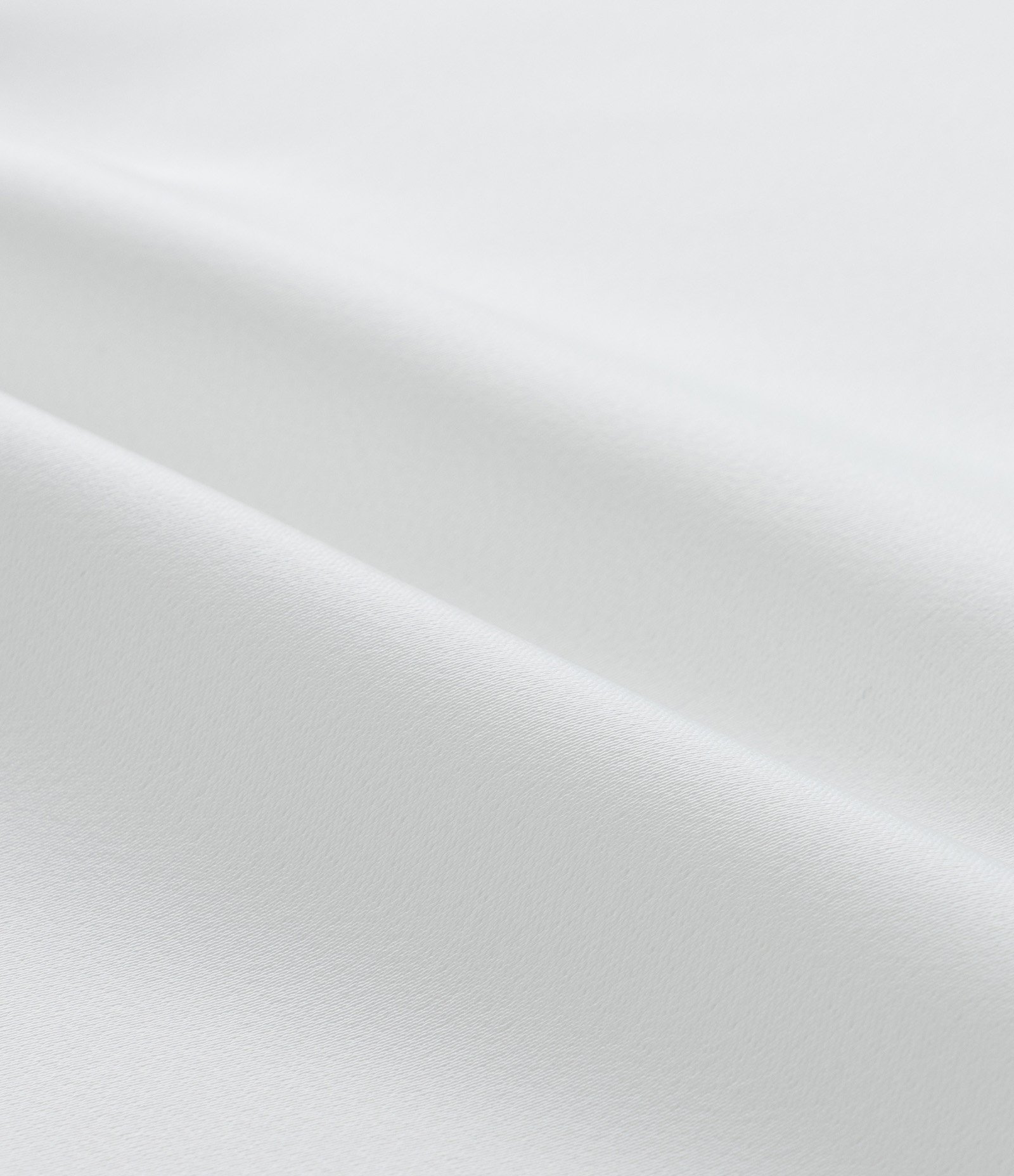 Blusa Acetinada com Decote Degagê e Barra Irregular Curve & Plus Size Branco 8