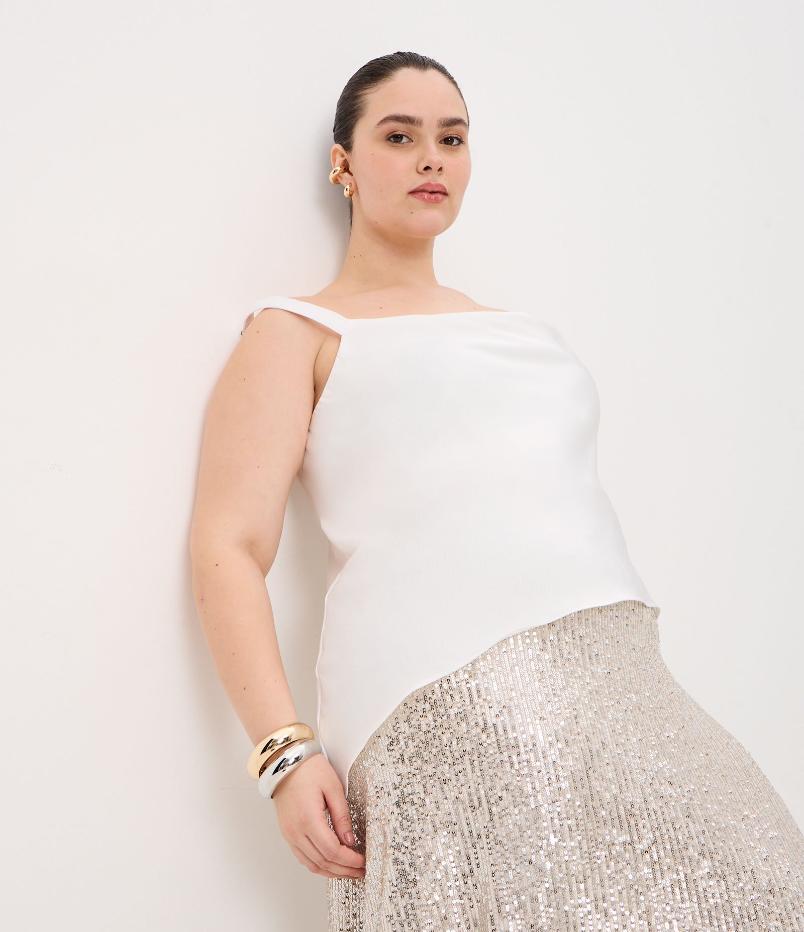 Blusa Acetinada com Decote Degagê e Barra Irregular Curve & Plus Size Branco 1