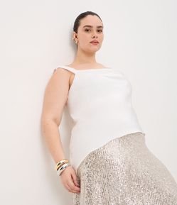 Blusa Acetinada com Decote Degagê e Barra Irregular Curve & Plus Size