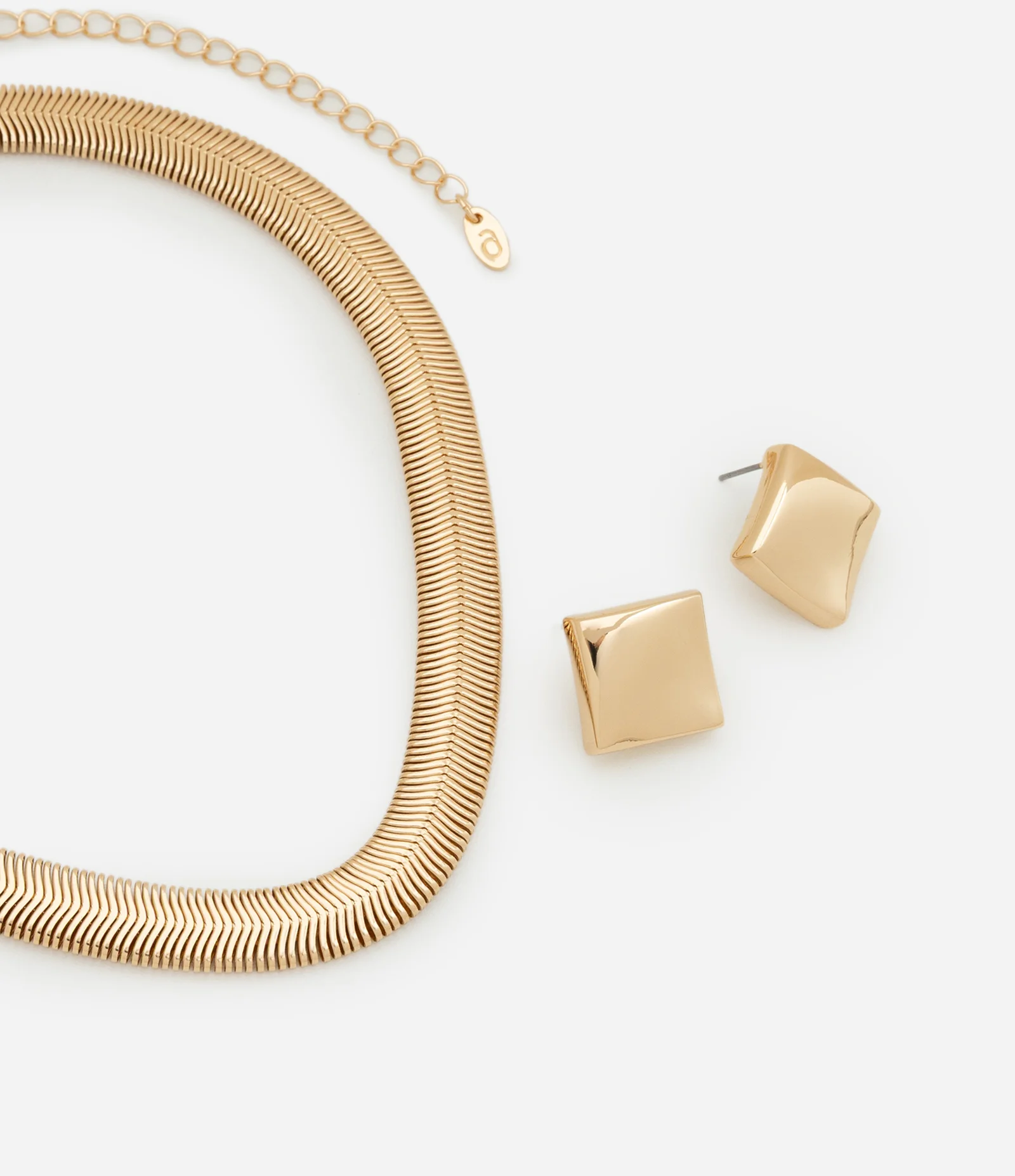 Conjunto de Colar Rabo de Rato e Brinco Quadrado em Metal Dourado 1