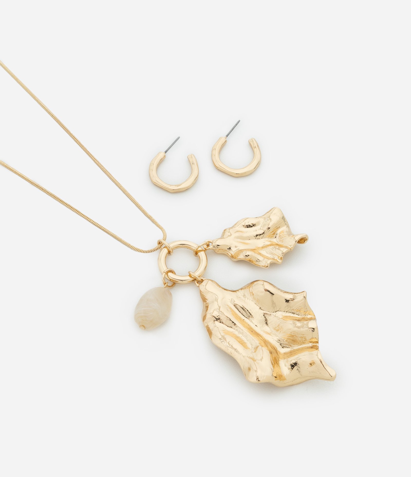 Conjunto de Colar Longo com Pingente de Folhas e Brinco Argola Dourado 1