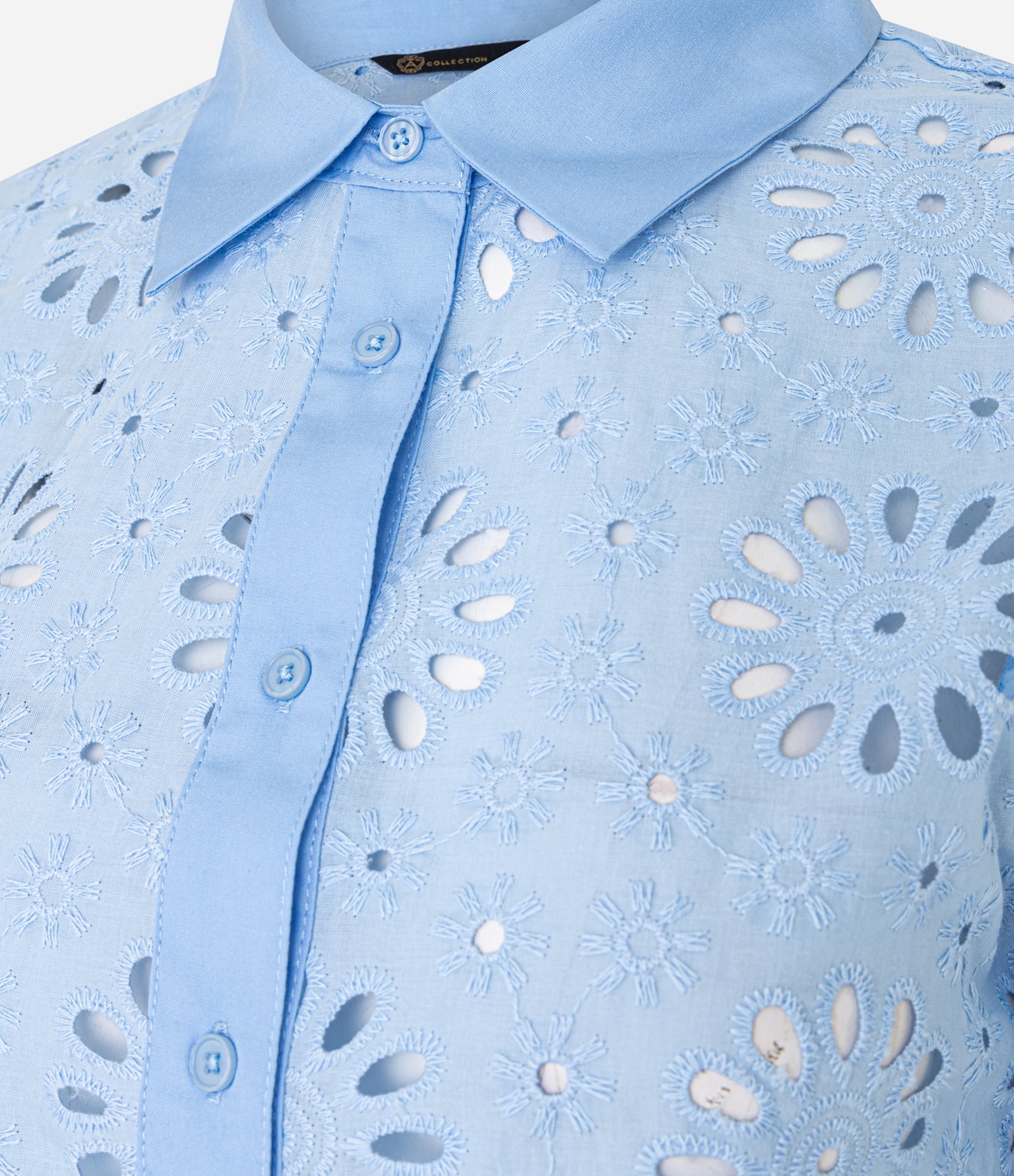 Camisa em Laise com Bordados nos Furos e Barra Nuvem Azul 10