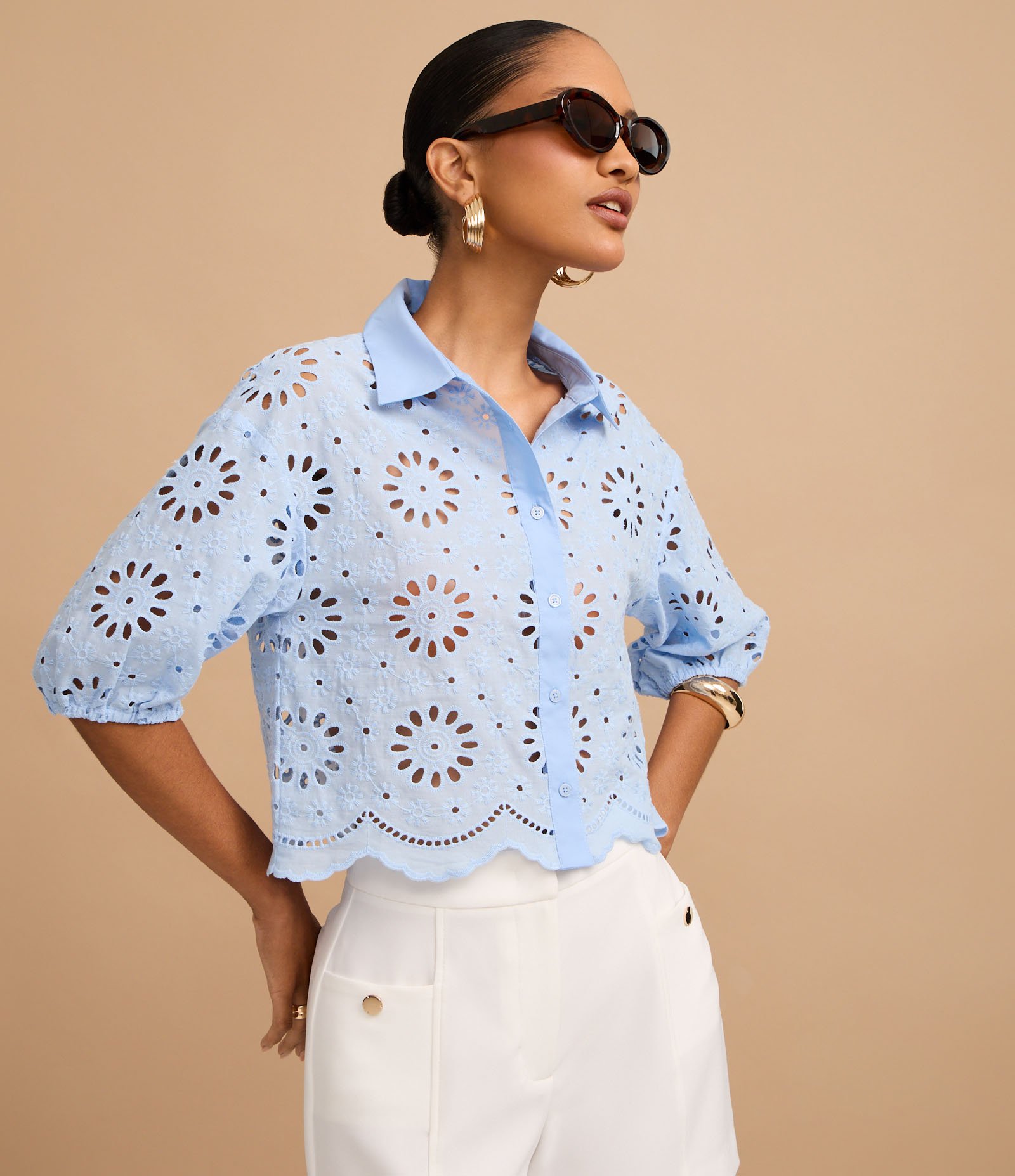 Camisa em Laise com Bordados nos Furos e Barra Nuvem Azul 6