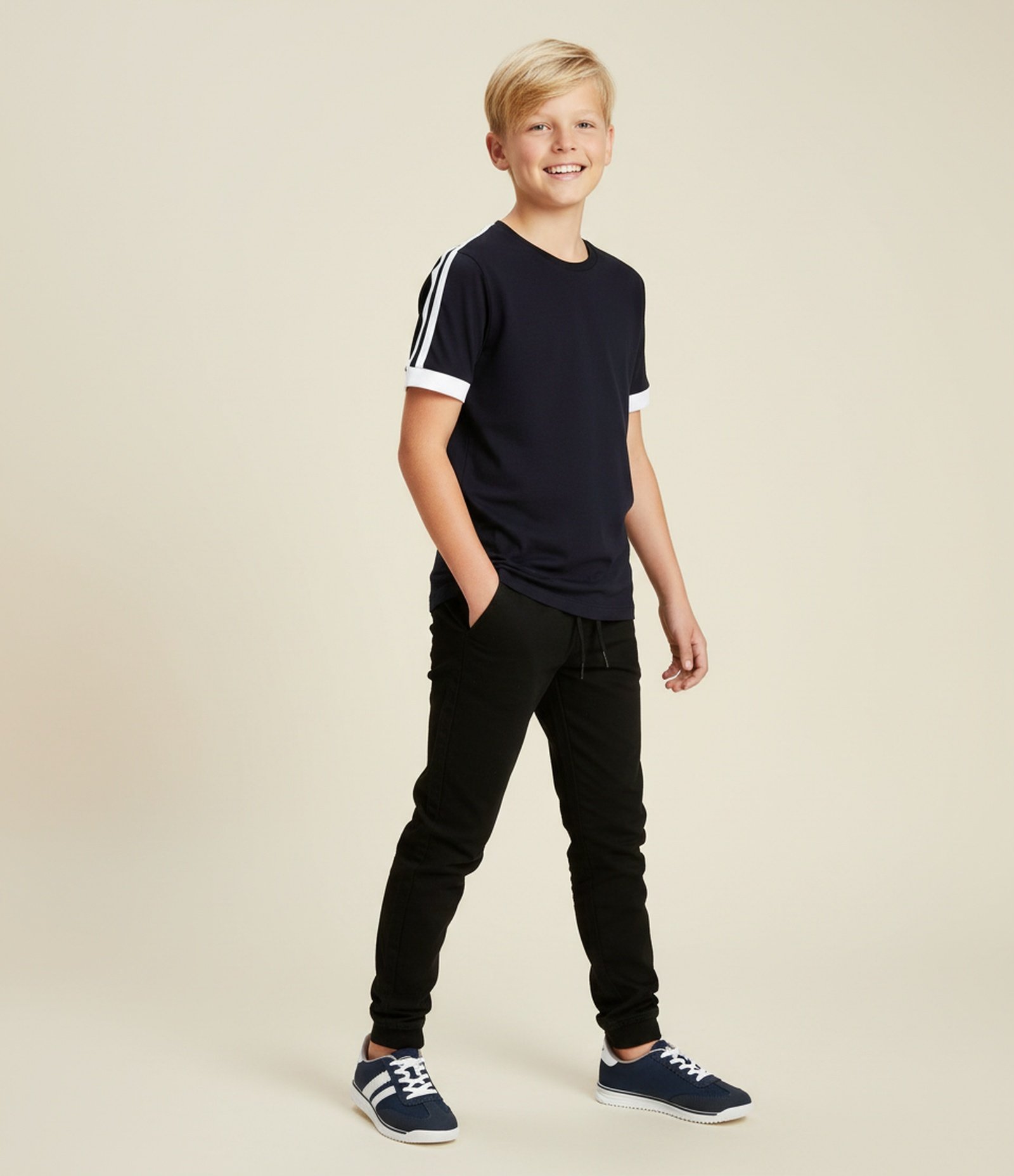 Camiseta Infantil com Detalhes Contrastantes - Tam 5 a 14 anos Preto 1