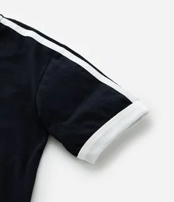 Camiseta Infantil com Detalhes Contrastantes - Tam 5 a 14 anos