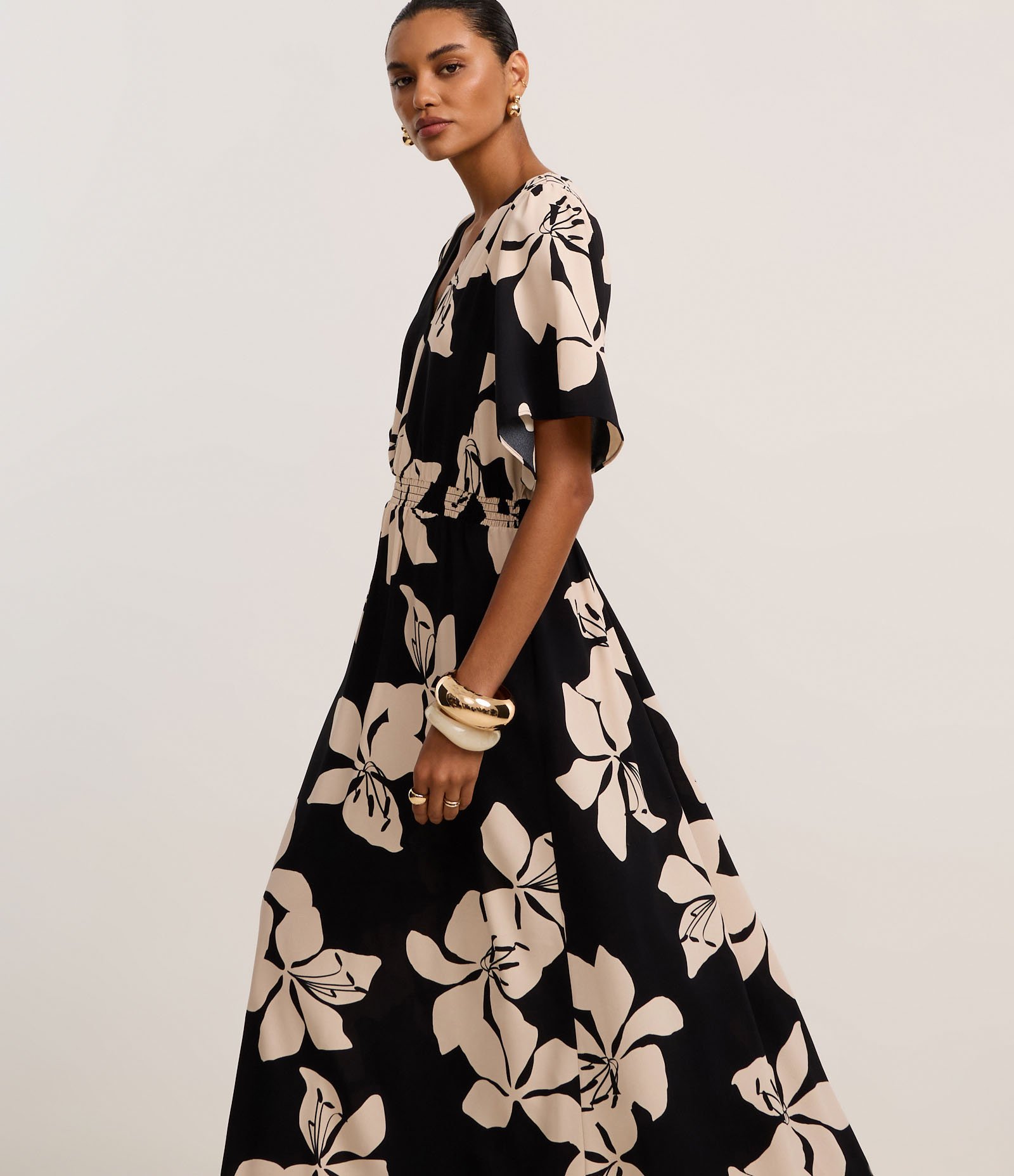 Vestido Evasê Midi em Airflow com Estampa Folhagem Preto/Off White 1