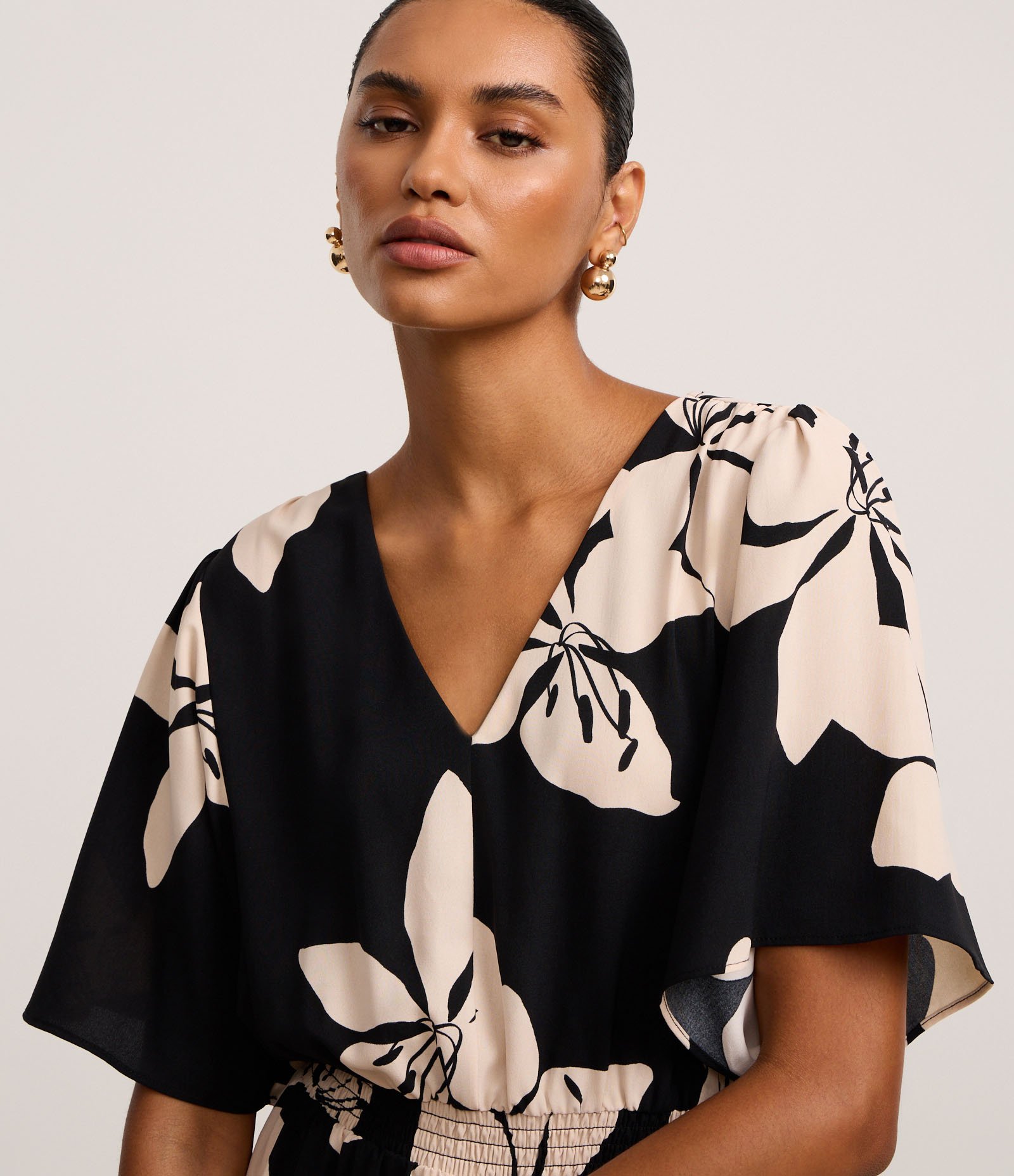 Vestido Evasê Midi em Airflow com Estampa Folhagem Preto/Off White 5