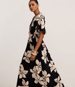 Vestido Evasê Midi em Airflow com Estampa Folhagem
