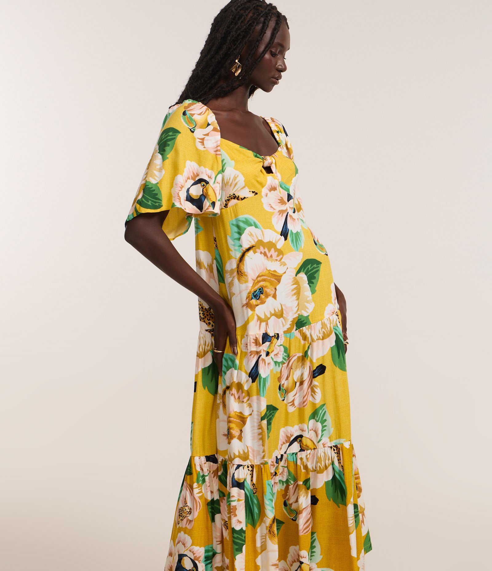 Vestido New Midi em Viscose com Estampa Tropical e Busto Torcido Amarelo 2
