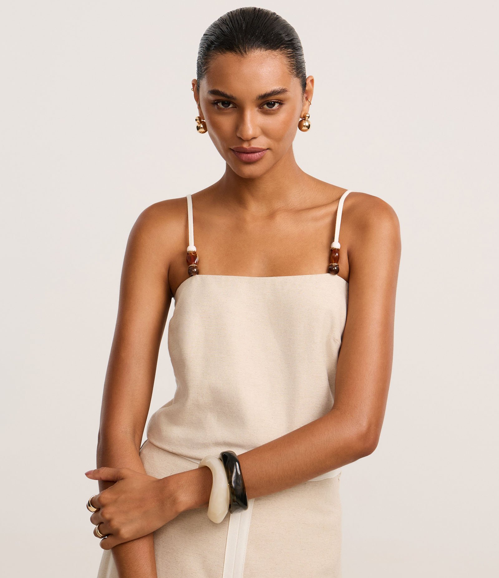 Blusa em Viscolinho com Miçanga na Alça Regulável Bege 1