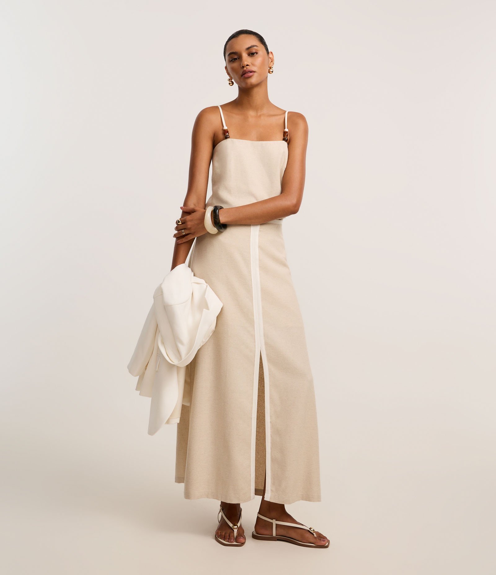 Blusa em Viscolinho com Miçanga na Alça Regulável Bege 2