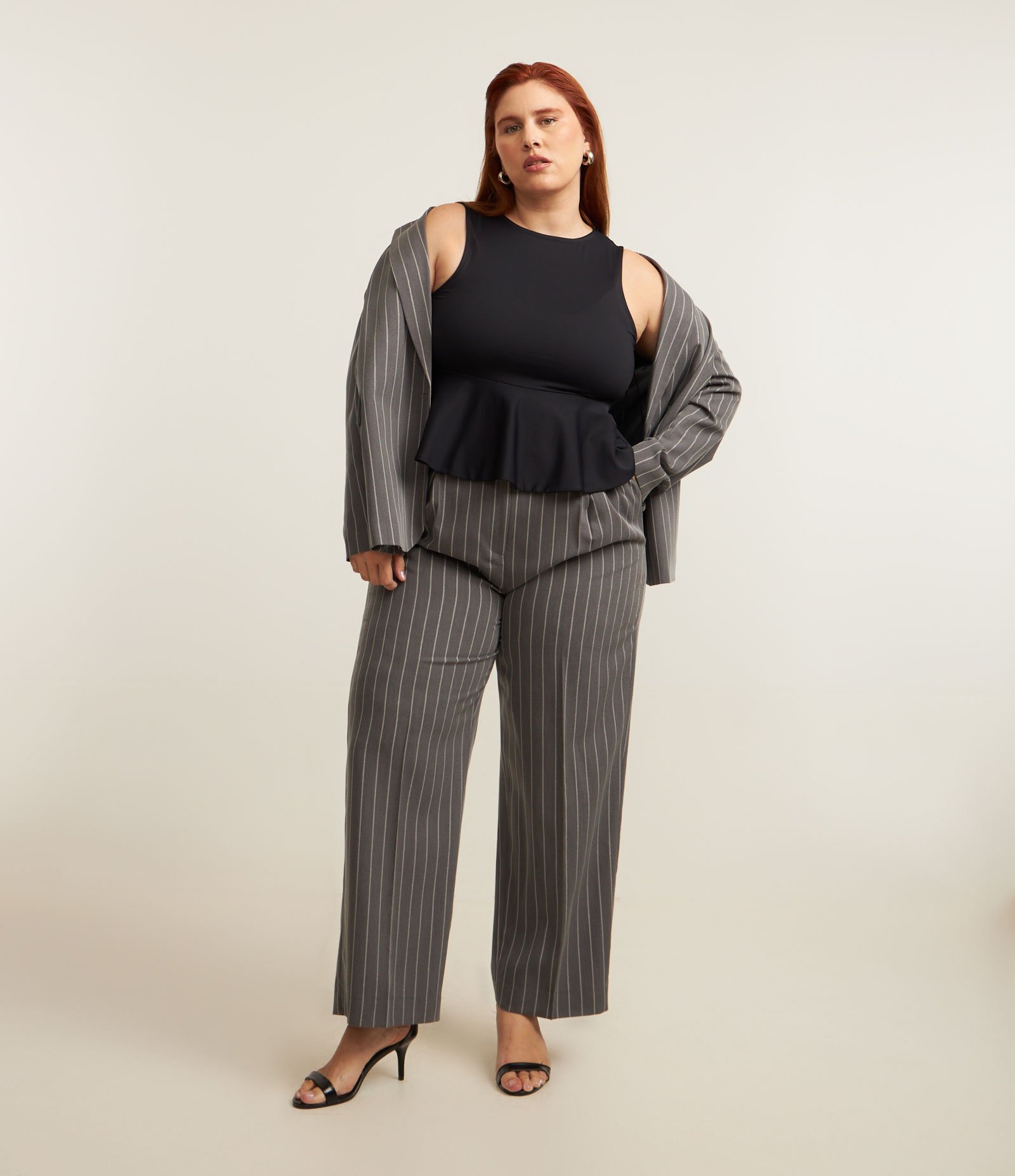Blusa Peplum Sem Manga em Poliamida Curve & Plus Size Preto 2