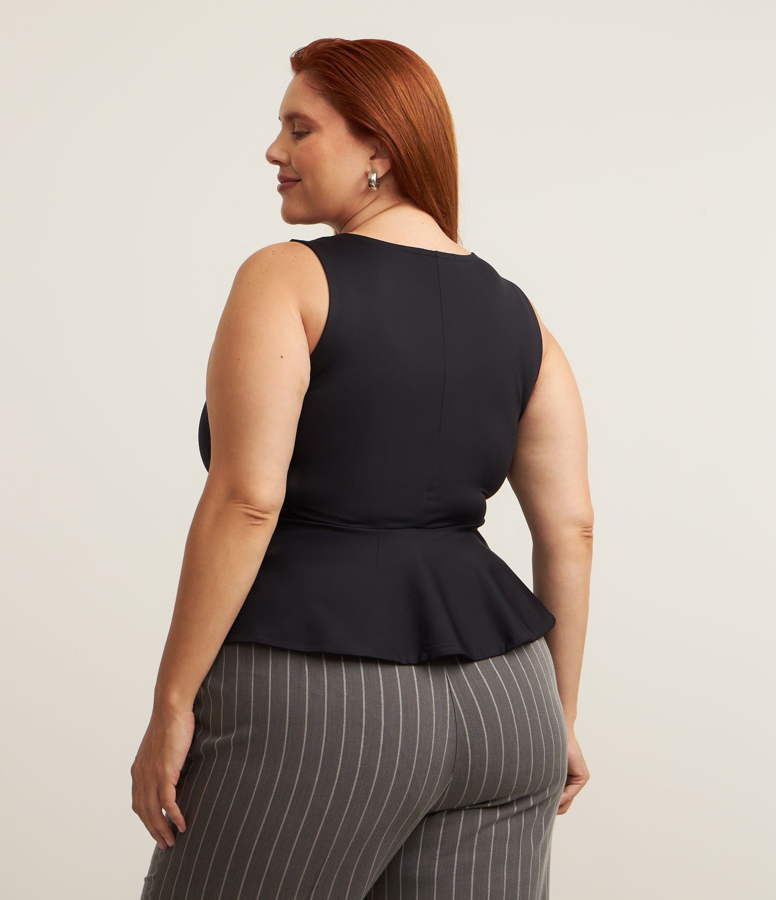 Blusa Peplum Sem Manga em Poliamida Curve & Plus Size Preto 5