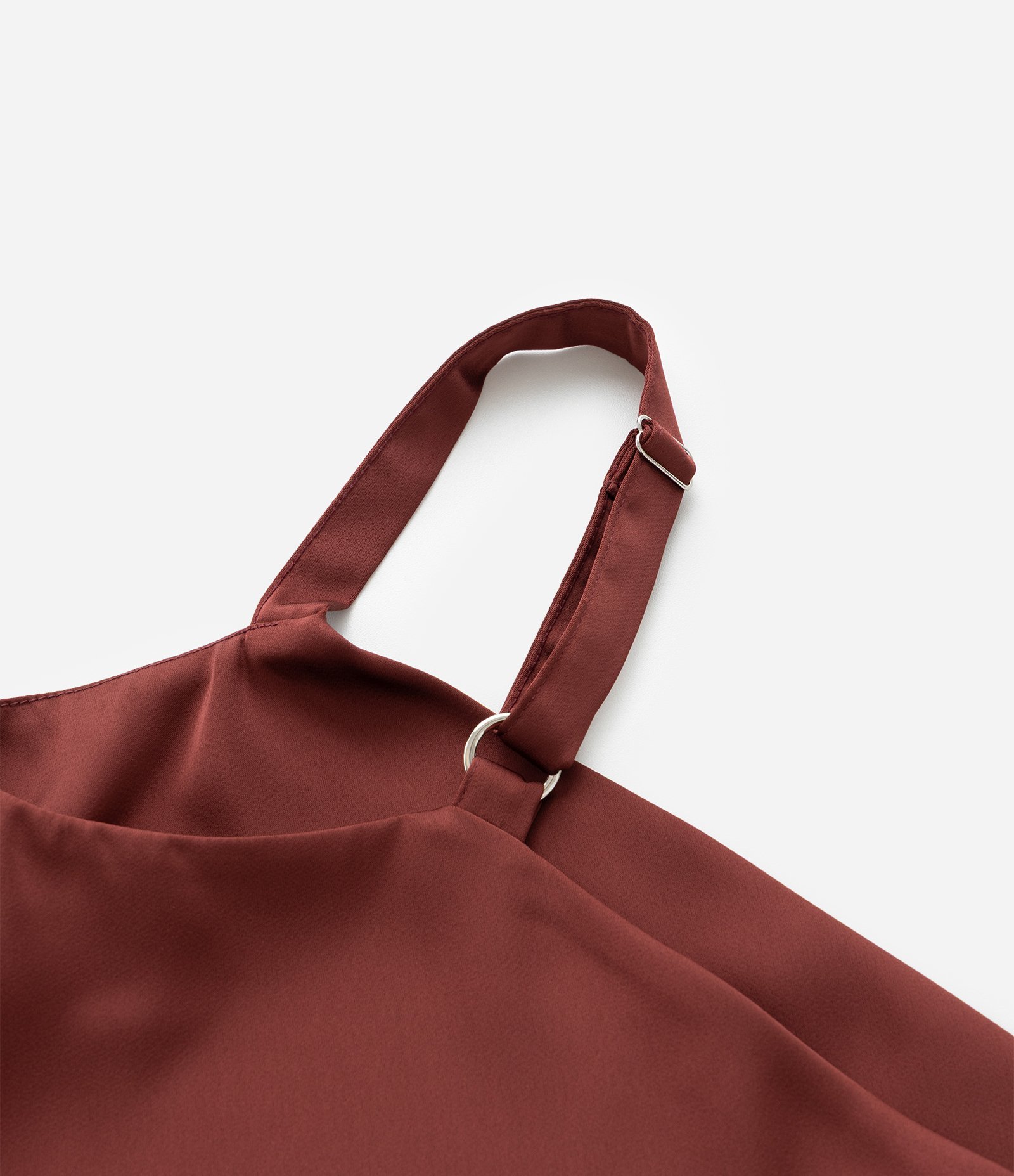 Blusa Acetinada com Decote Degagê e Barra Irregular Curve & Plus Size Marrom 9