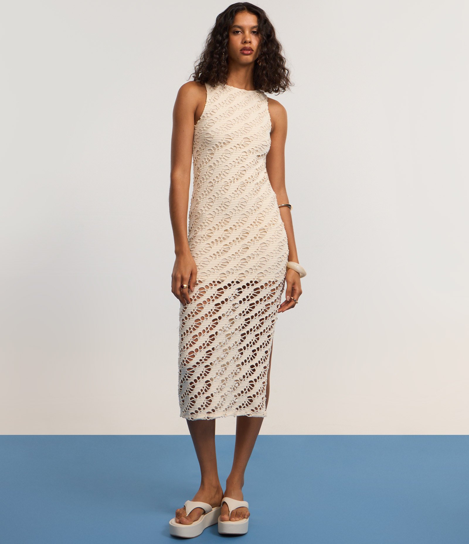 Vestido Midi sem Manga com Textura Bege 4